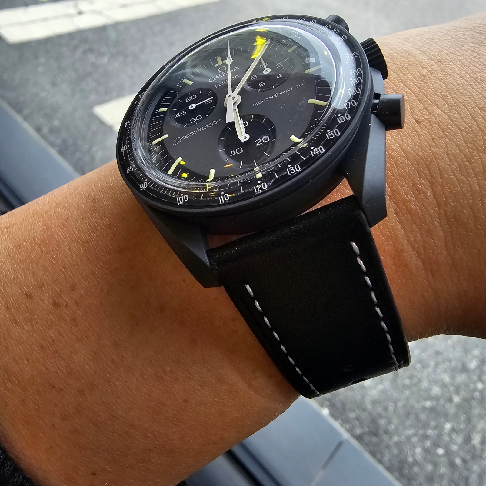 Swatch x Omega Bioceramic MoonSwatch Mission To Mercury 착용 스타일
