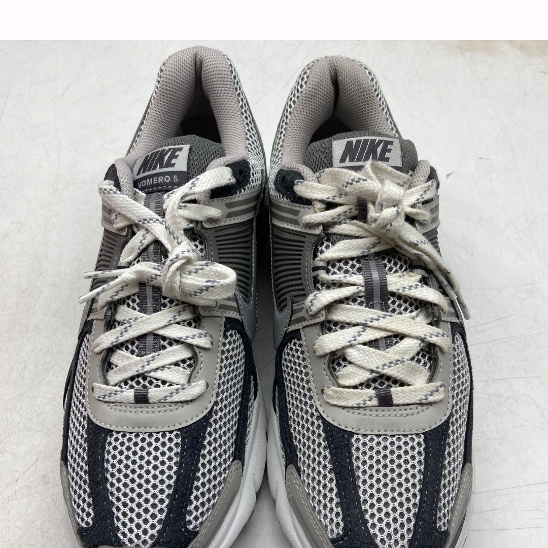 Nike Zoom Vomero 5 PRM Light Iron Ore and Flat Fewter 착용 스타일