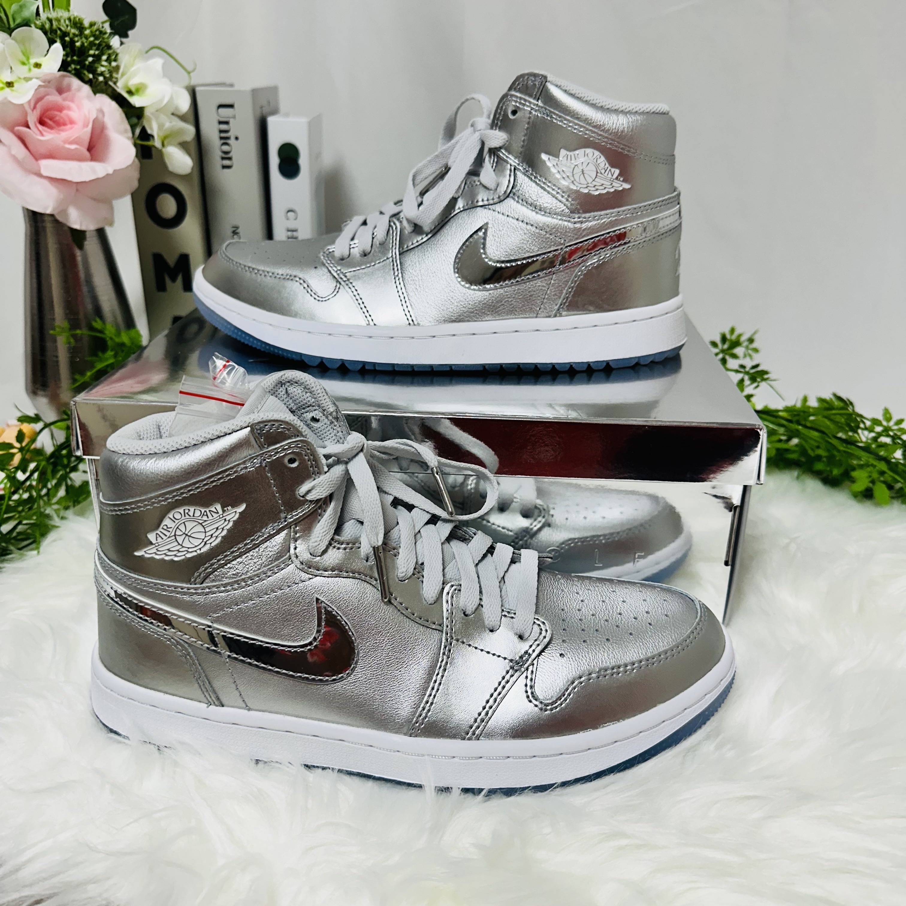 Jordan 1 High Golf NRG Metallic Silver Photon Dust 착용 스타일 - 1
