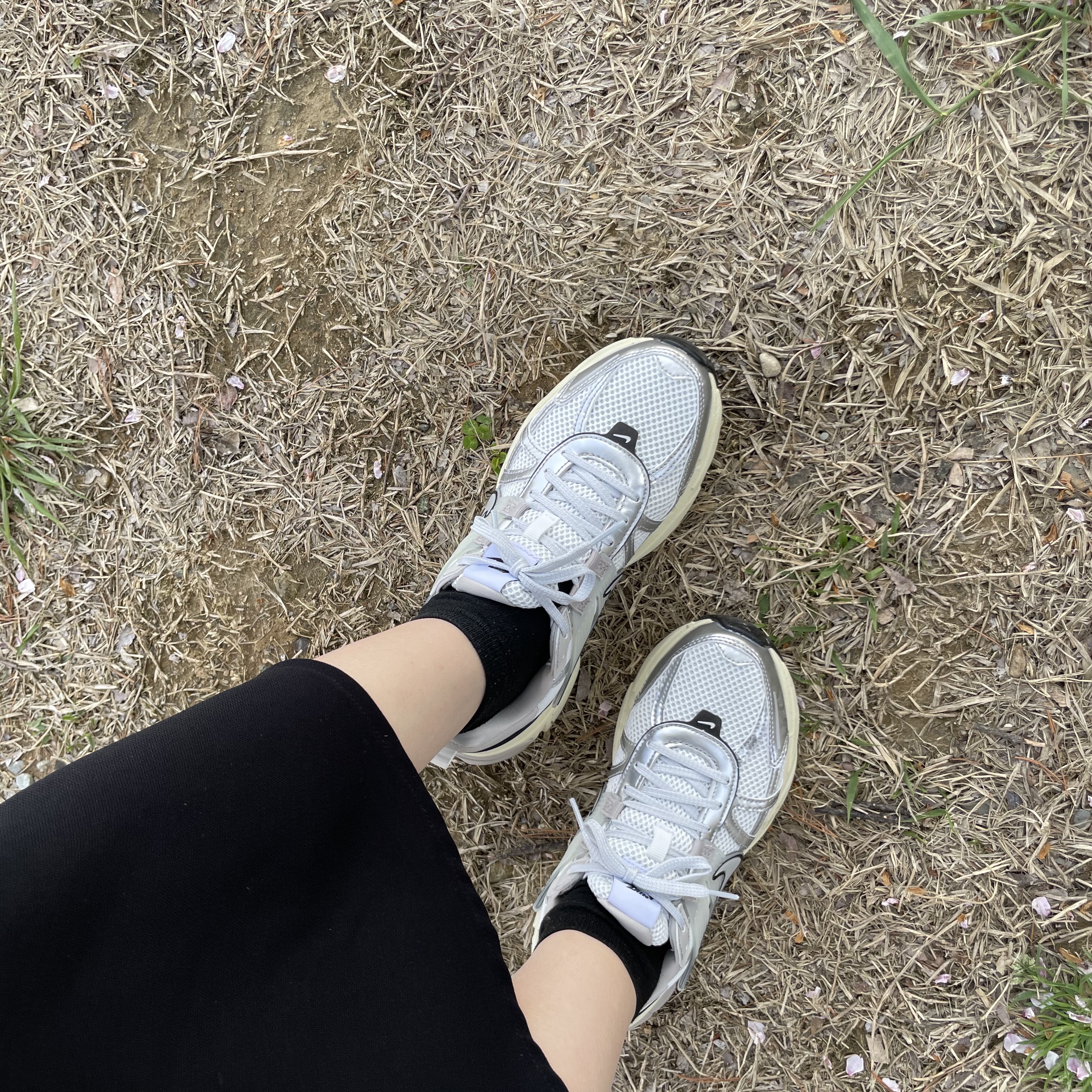 Nike V2K Run Summit White Metallic Silver 착용 스타일