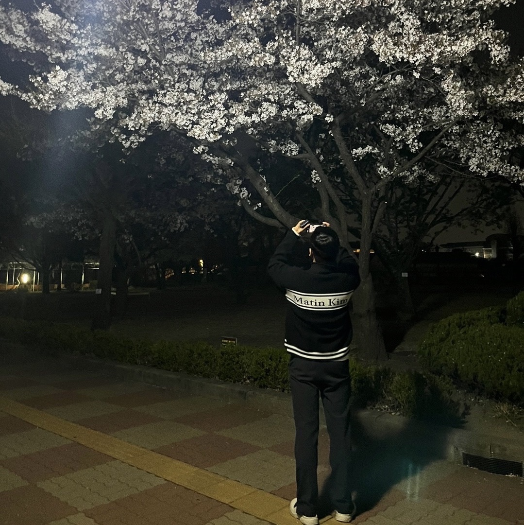 Matin Kim Spell Point Stripe Knit Cardigan Black 착용 스타일