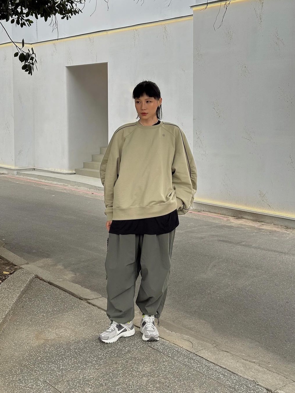 Tightbooth Balloon Pants Olive 착용 스타일 - 5