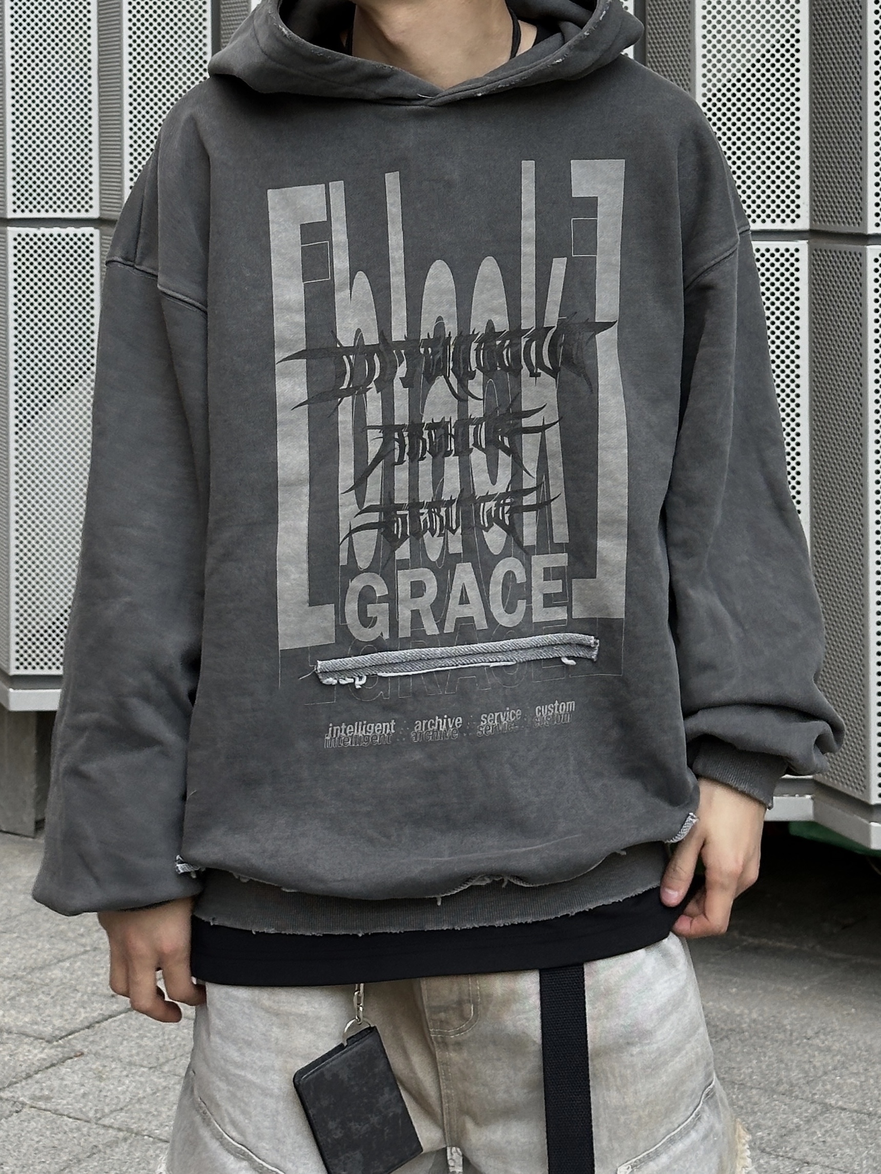 Maison Mihara Yasuhiro Blakey OG STC Sole Paper Like Leather Low-top Sneakers Black 착용 스타일 - 3