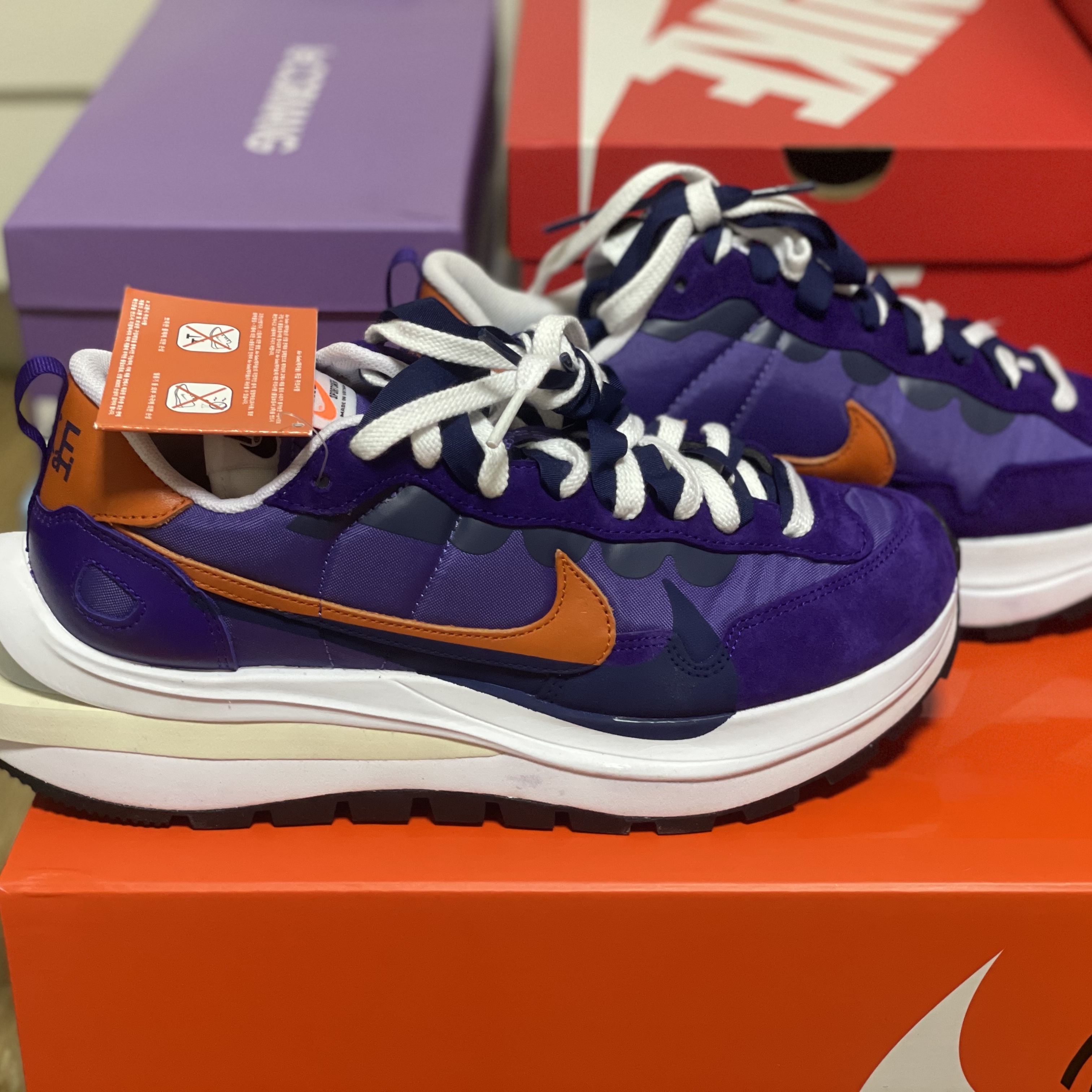 Nike x Sacai VaporWaffle Dark Iris 착용 스타일
