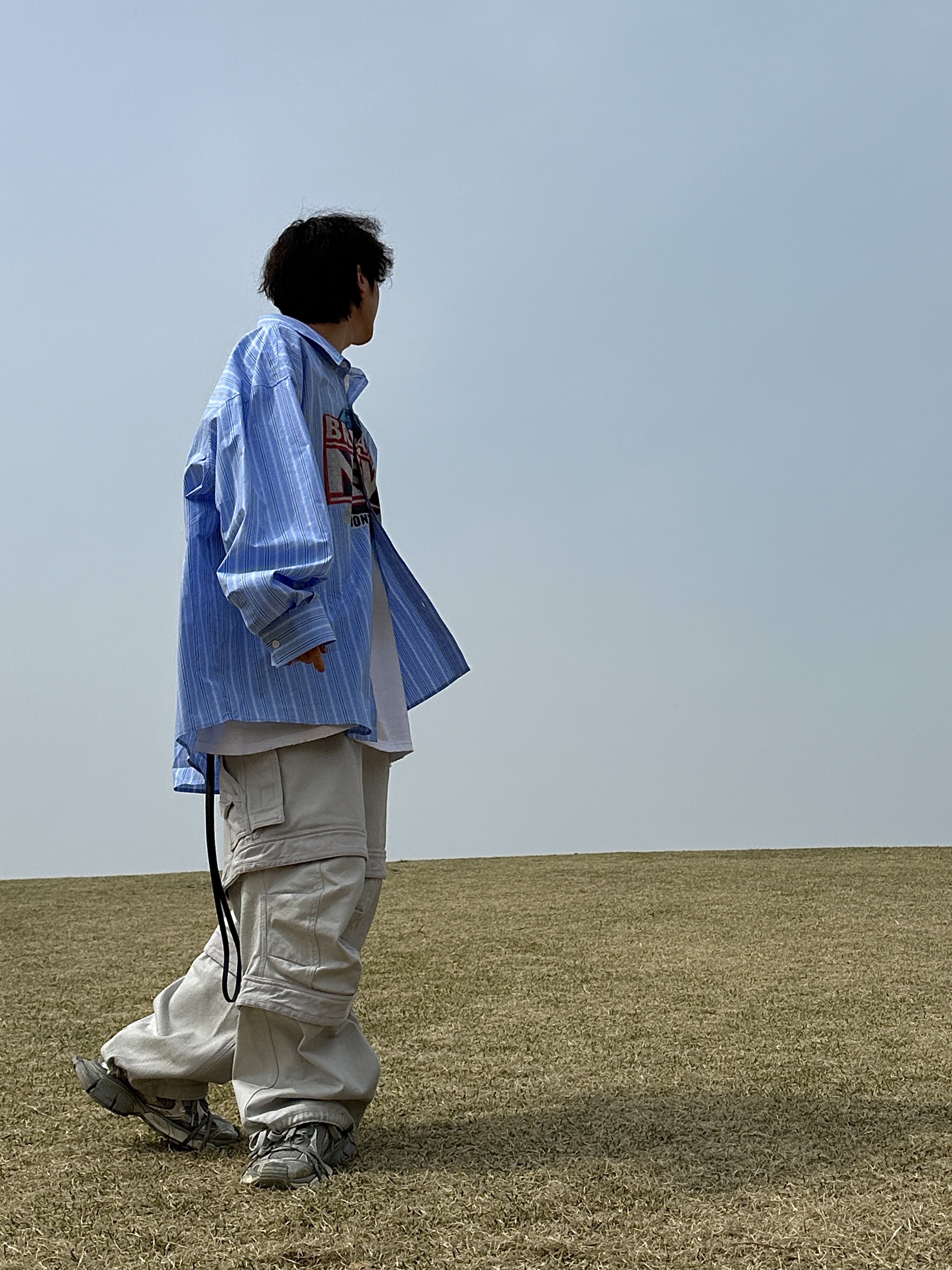 Project G/R Unbalanced Stripe Shirt Sky Blue, Farfromwhat Far Layered Work Pants White 착용 스타일 - 2