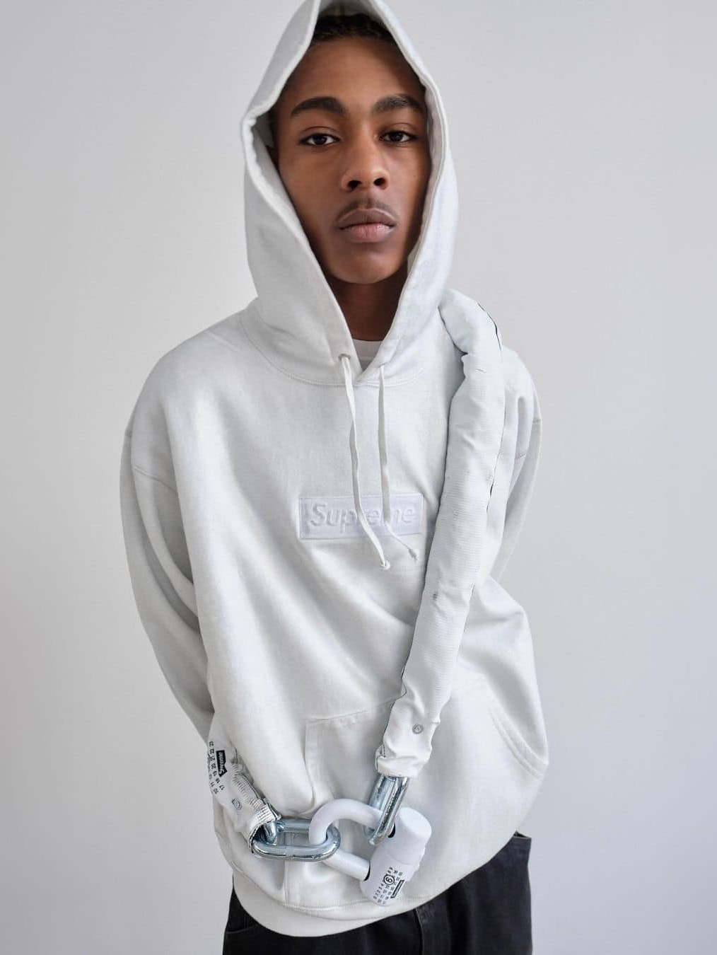 Supreme x MM6 Maison Margiela Box Logo T-Shirt White - 24SS, Supreme x MM6 Maison Margiela Hanes Tagless Tank Top White (1 Pack) - 24SS 착용 스타일 - 5