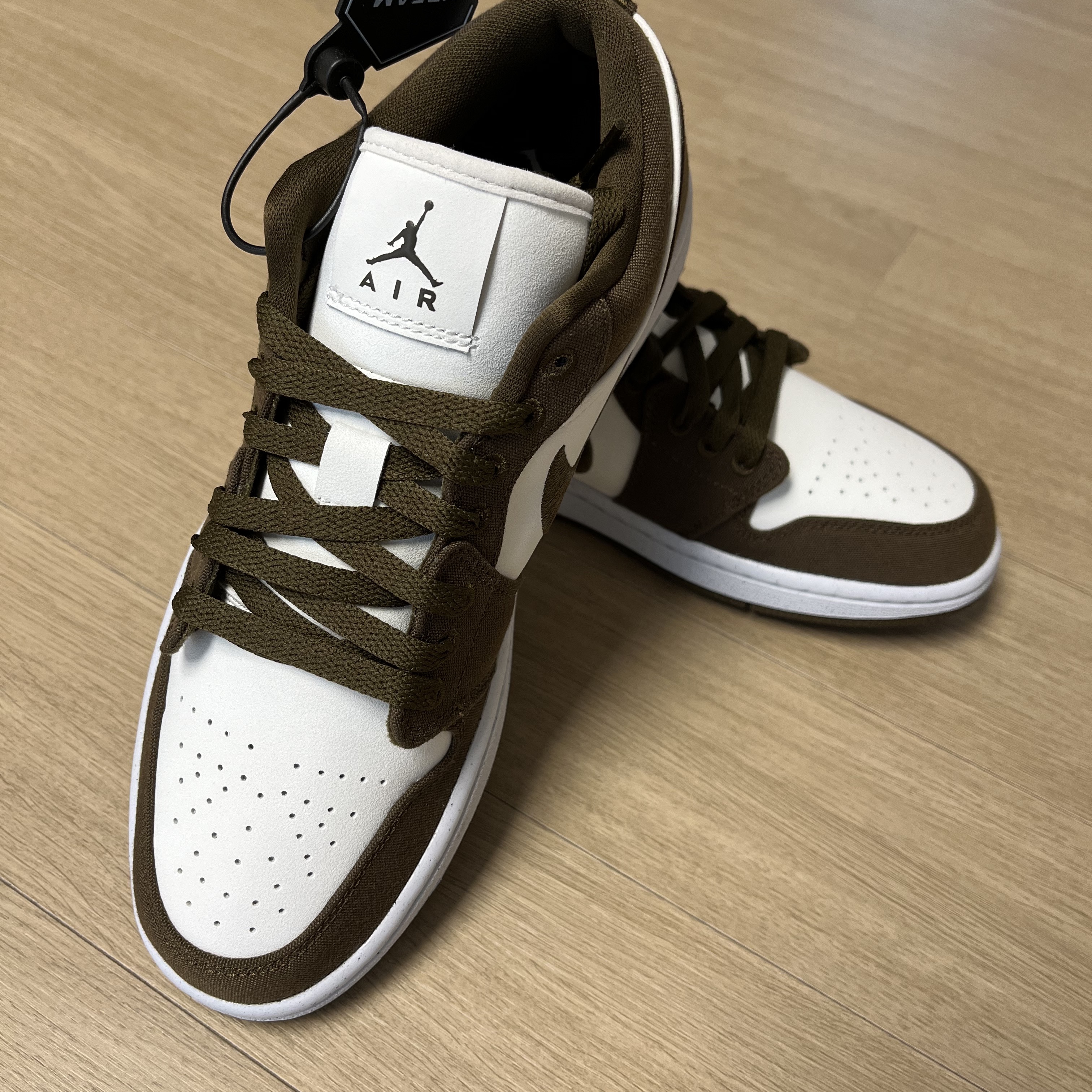 (W) Jordan 1 Low SE Light Olive 착용 스타일