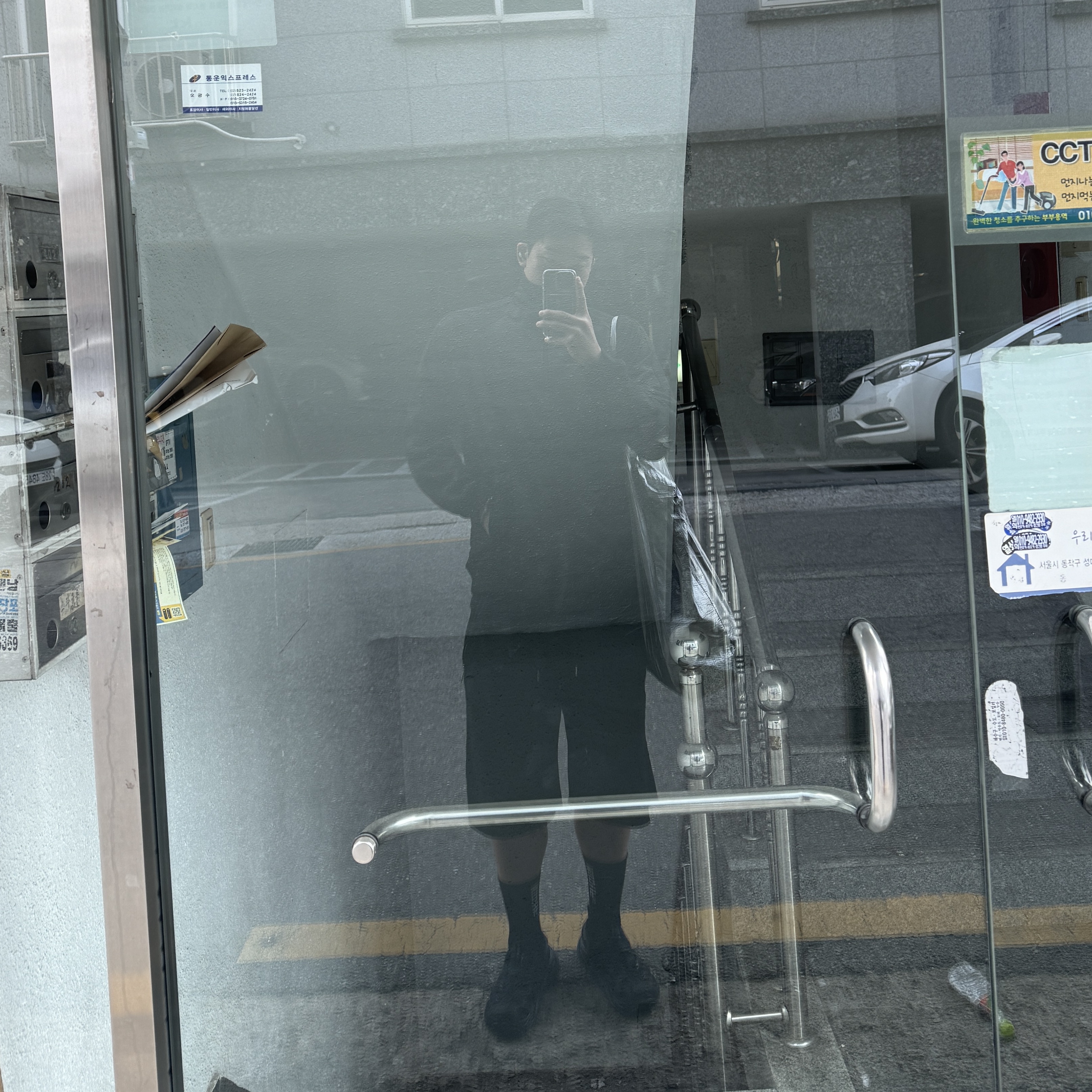 Hoka Hopara Black Dark Shadow 착용 스타일 - 3