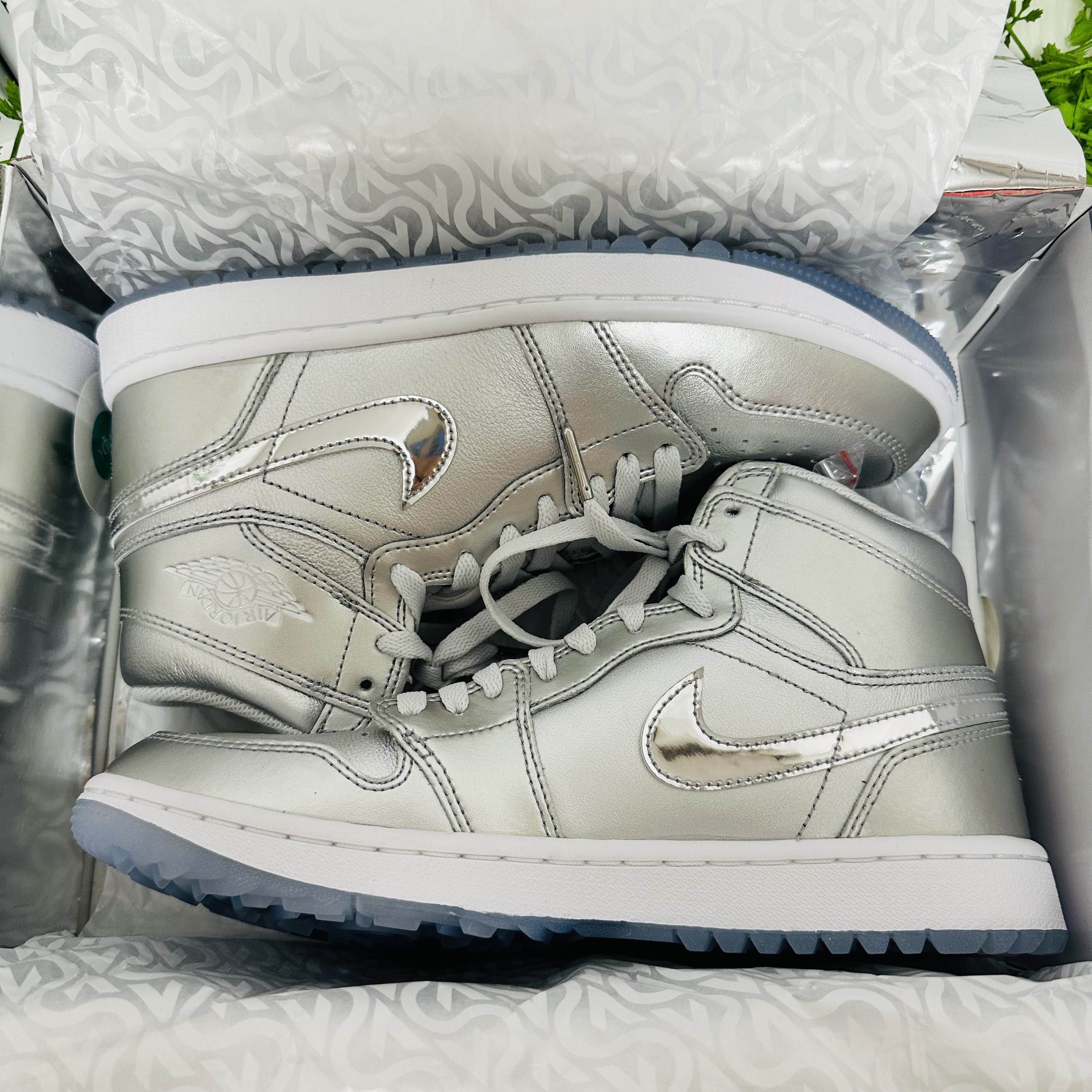Jordan 1 High Golf NRG Metallic Silver Photon Dust 착용 스타일 - 2