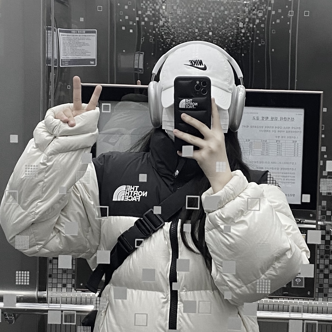 The North Face Novelty Nuptse Down Jacket Cream, Apple AirPods Max Lightning Silver (Korean Ver.) 착용 스타일 - 1