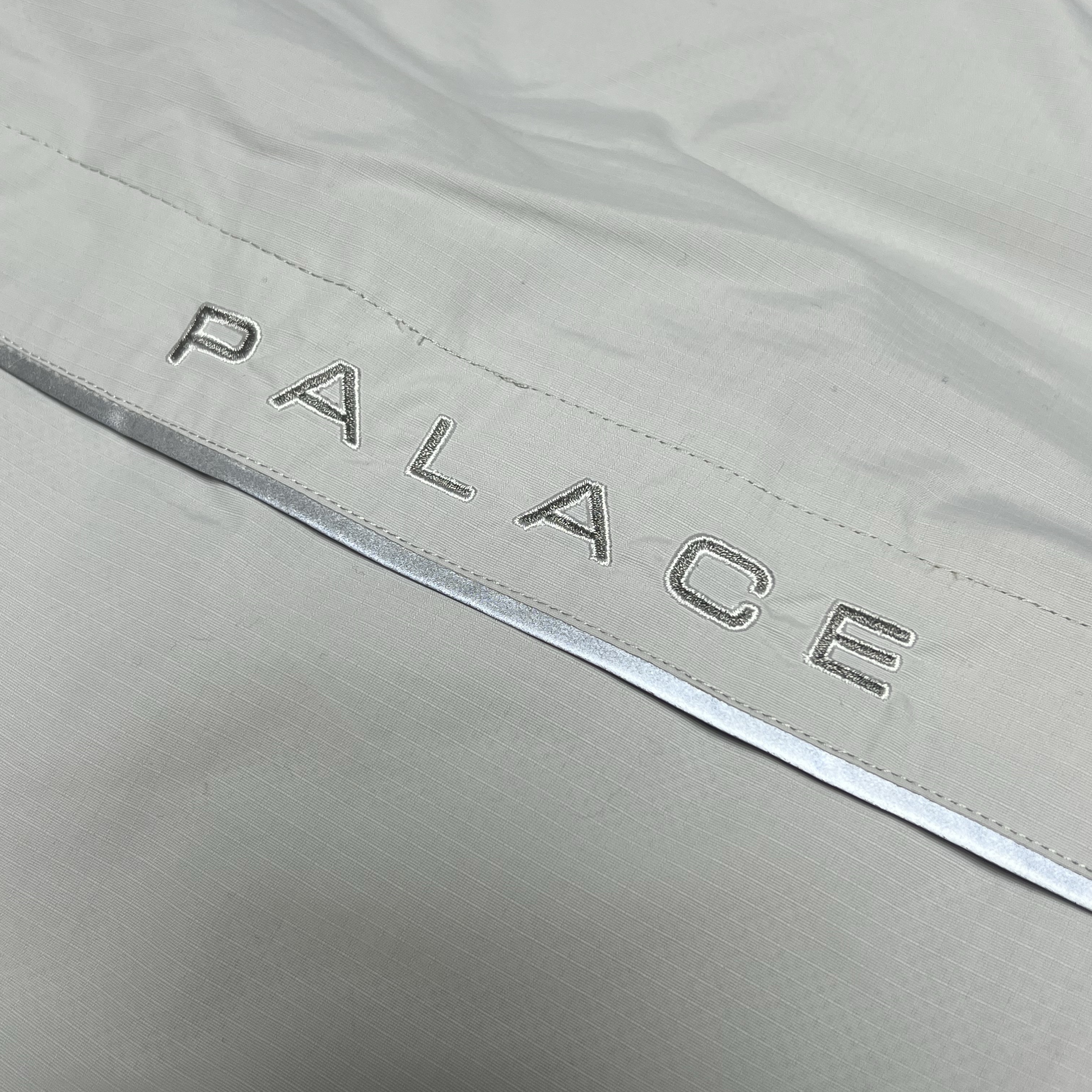 Palace Arc Shell Hooded Jacket Arctic Grey - 24SS 착용 스타일 - 2