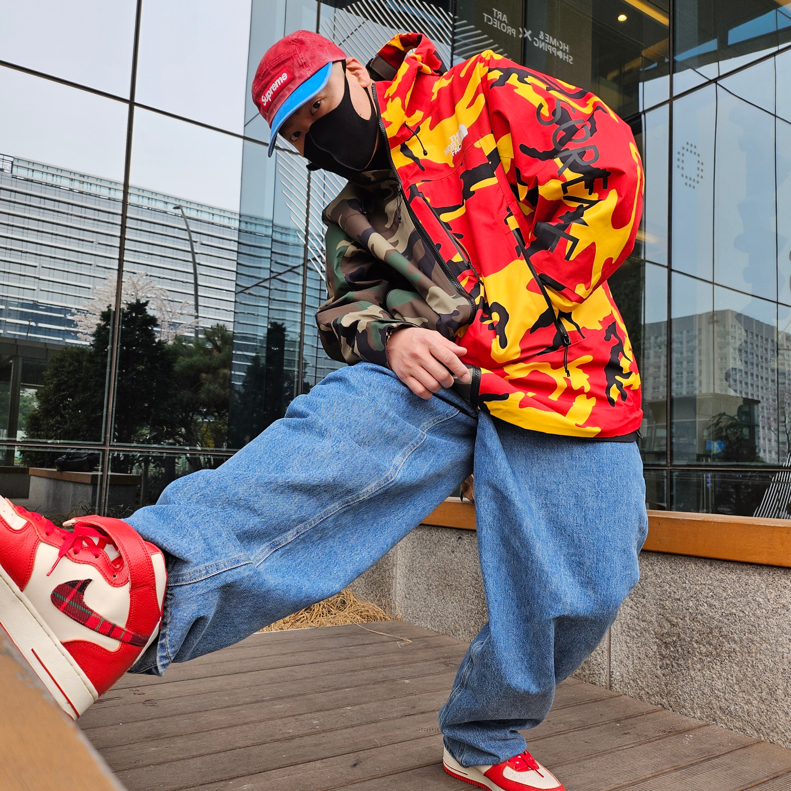 Supreme Pigment 2-Tone Camp Cap Red - 24SS, Supreme x The North Face Split Taped Seam Shell Jacket Camo - 24SS 착용 스타일 - 3