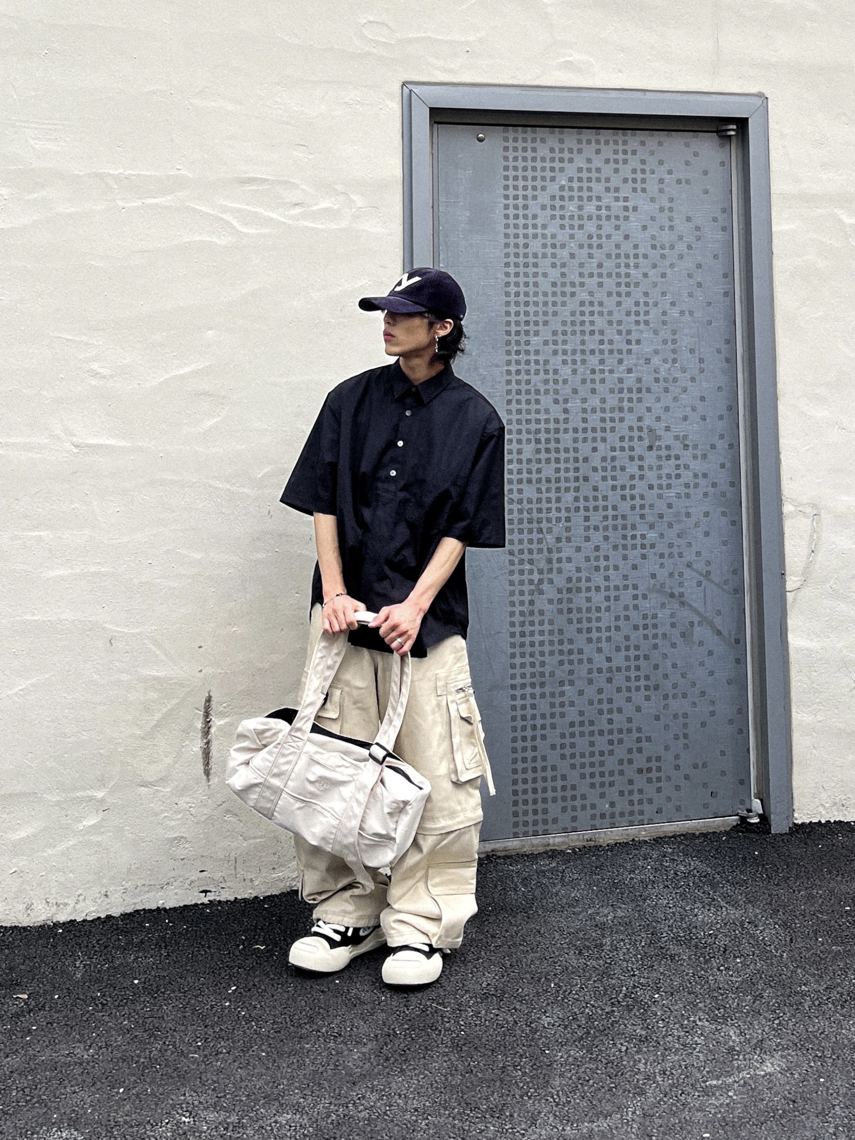 Open Yy Velvet Ball Cap Navy 착용 스타일 - 2