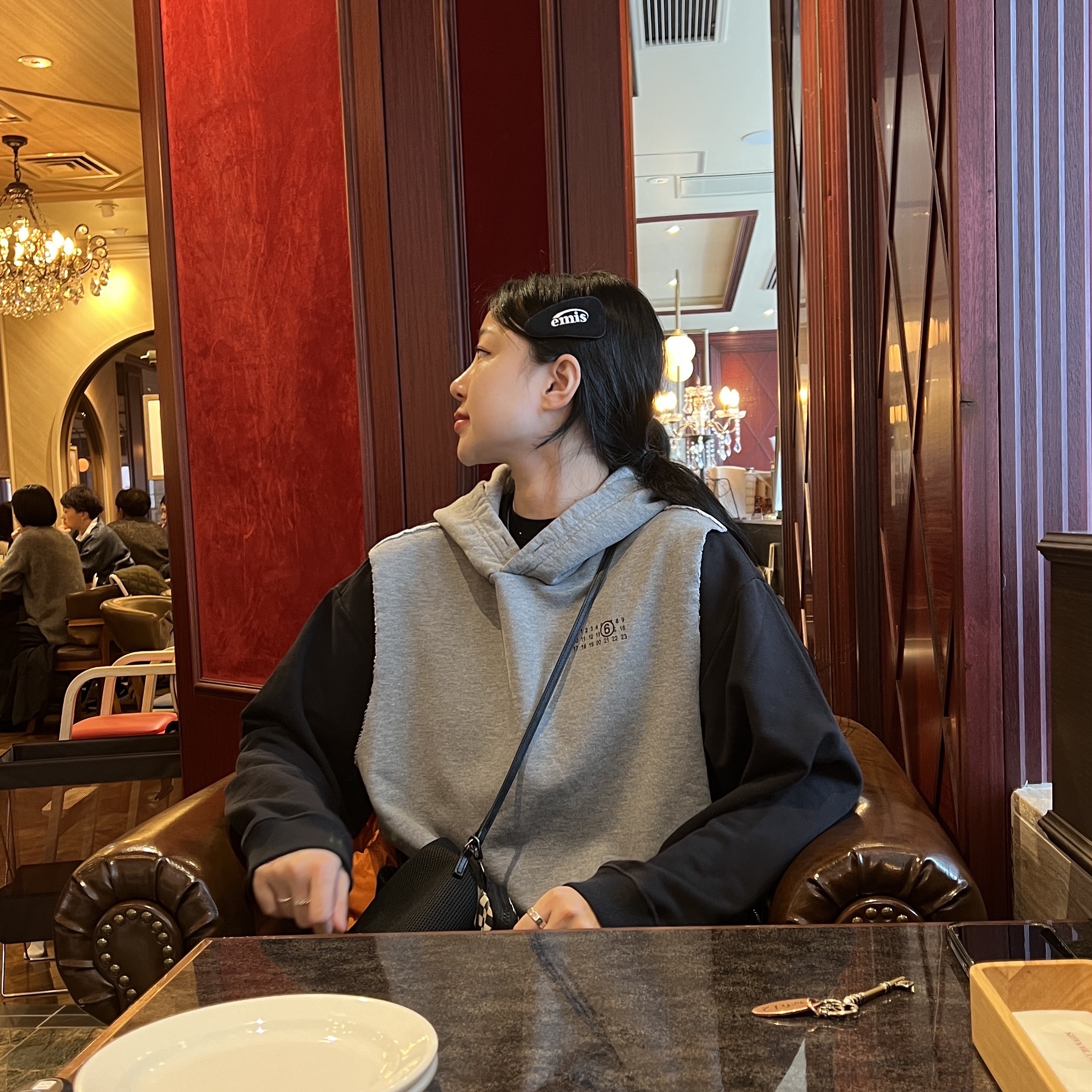 MM6 Maison Margiela Logo Hooded Sweatshirt Black Grey, (W) Emis Corduroy Wide Hairpin Black 착용 스타일