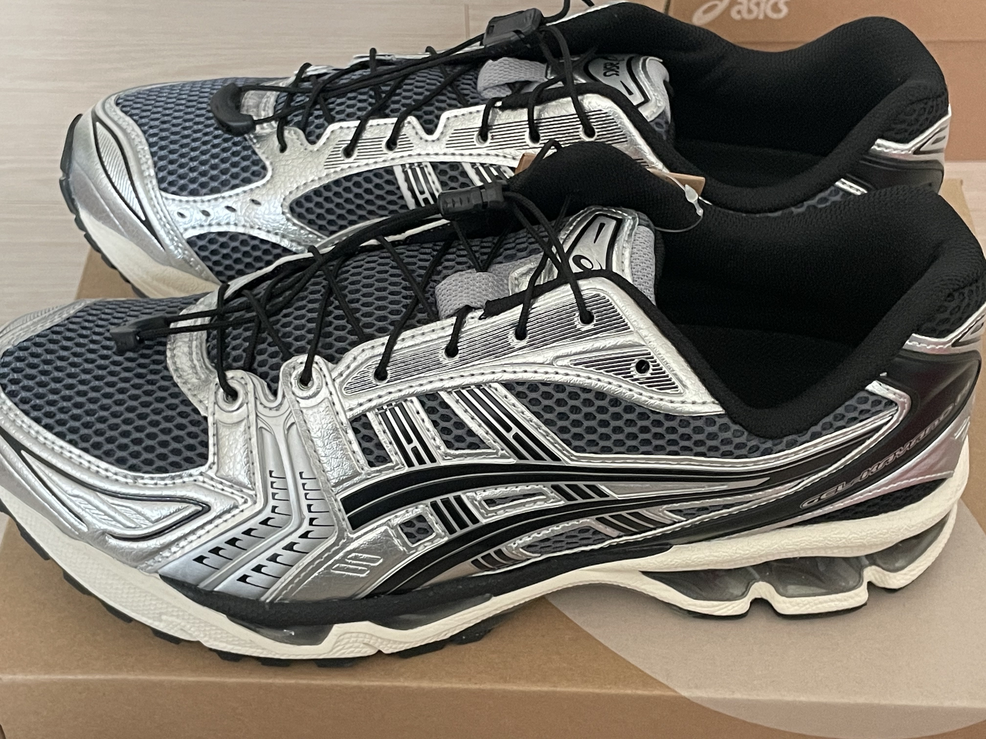 Asics Unlimited Gel-Kayano 14 Carrier Grey Black, Asics Gel-Kayano 14 Cream Black 착용 스타일 - 1