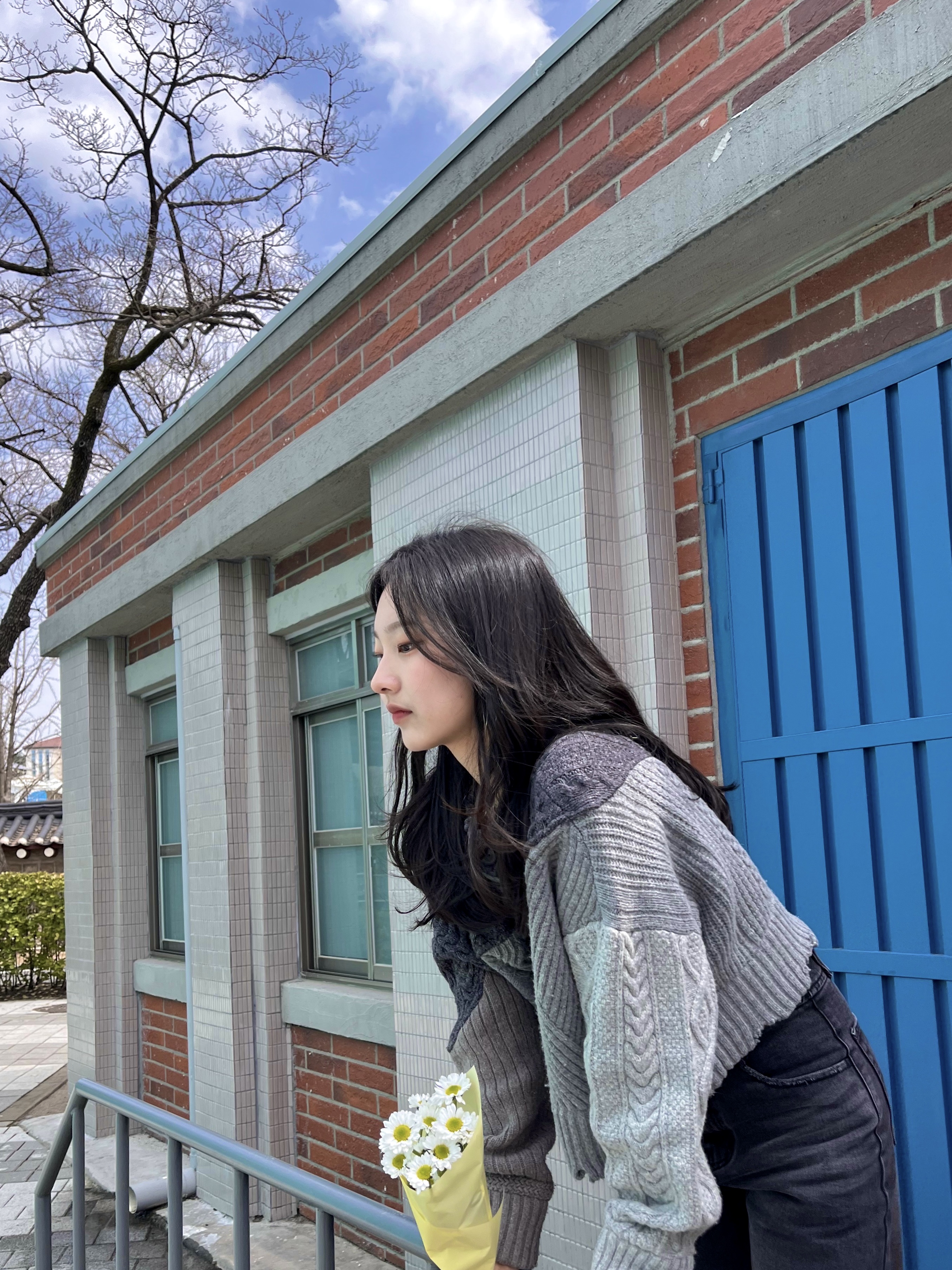 Zara x Ader Error Destroyed Crop Cardigan Blue, Porter Tanker Shoulder Bag S Black 착용 스타일 - 2