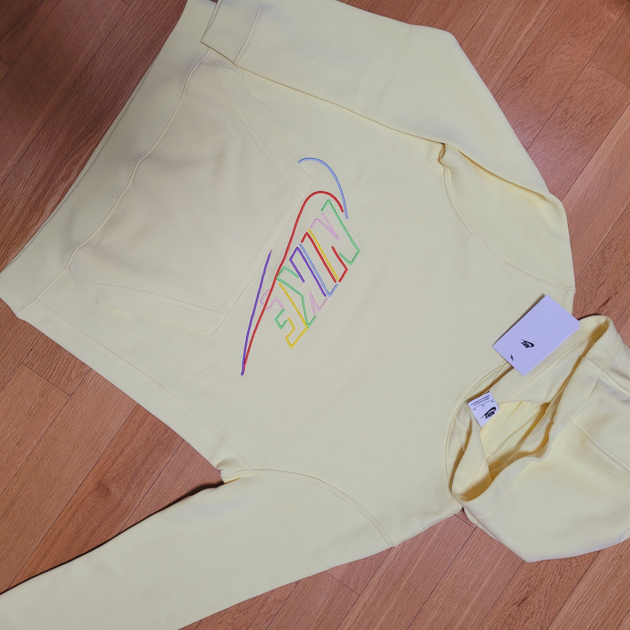 (Kids) Nike NSW Pullover Hoodie Yellow 착용 스타일 - 1