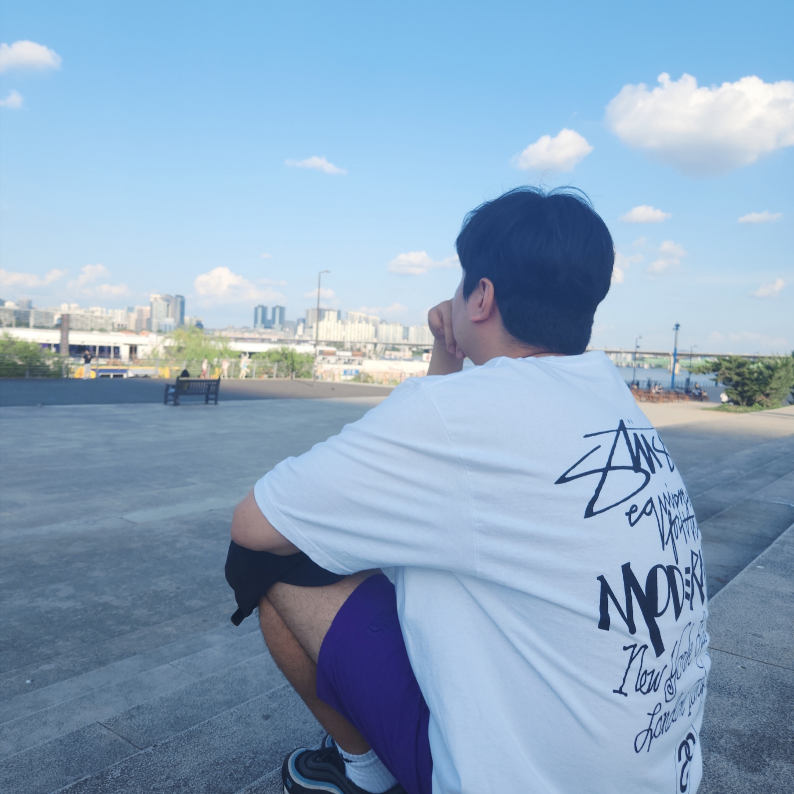 Stussy Modern Age T-Shirt White, Supreme Washed Chino Twill Camp Cap Black 착용 스타일 - 2