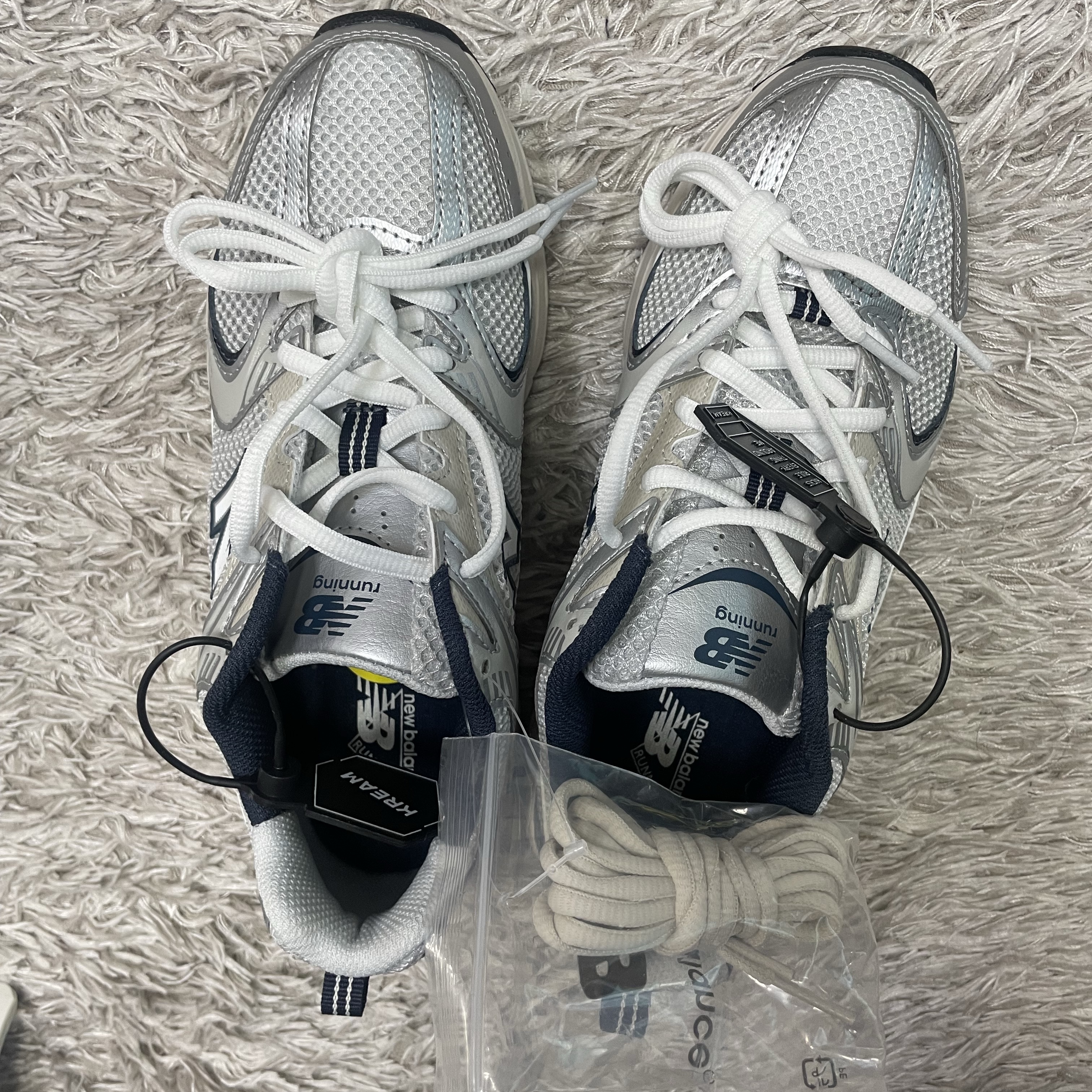 New Balance 530 Steel Grey 착용 스타일