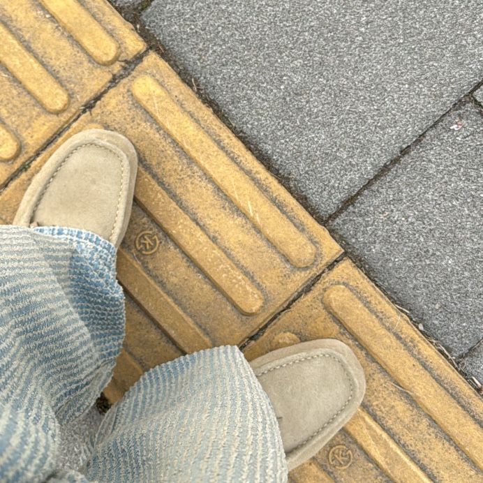 GU Real Leather Moccasin Shoes Beige 착용 스타일