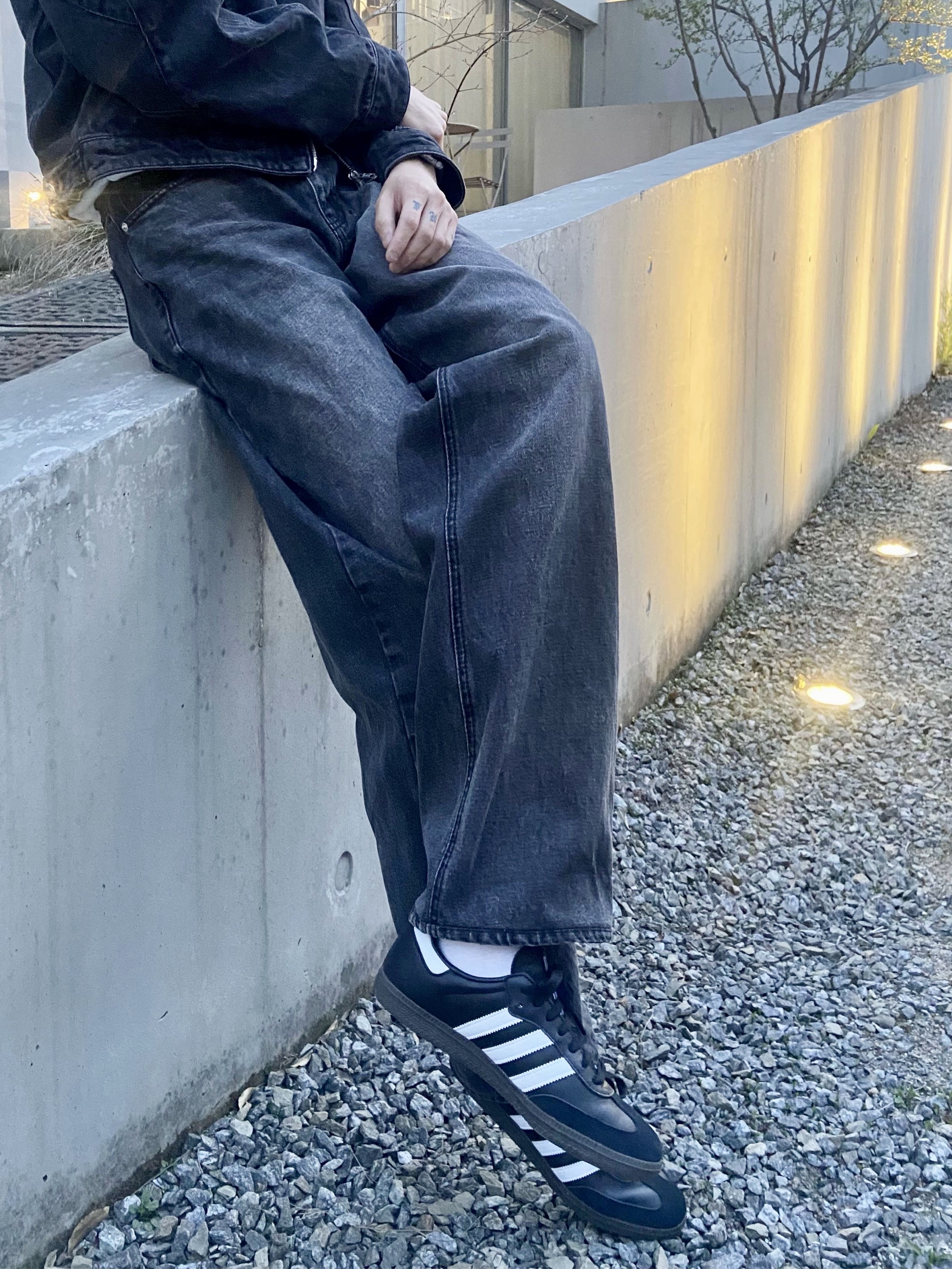 Adidas Samba OG Black White Gum 착용 스타일 - 2