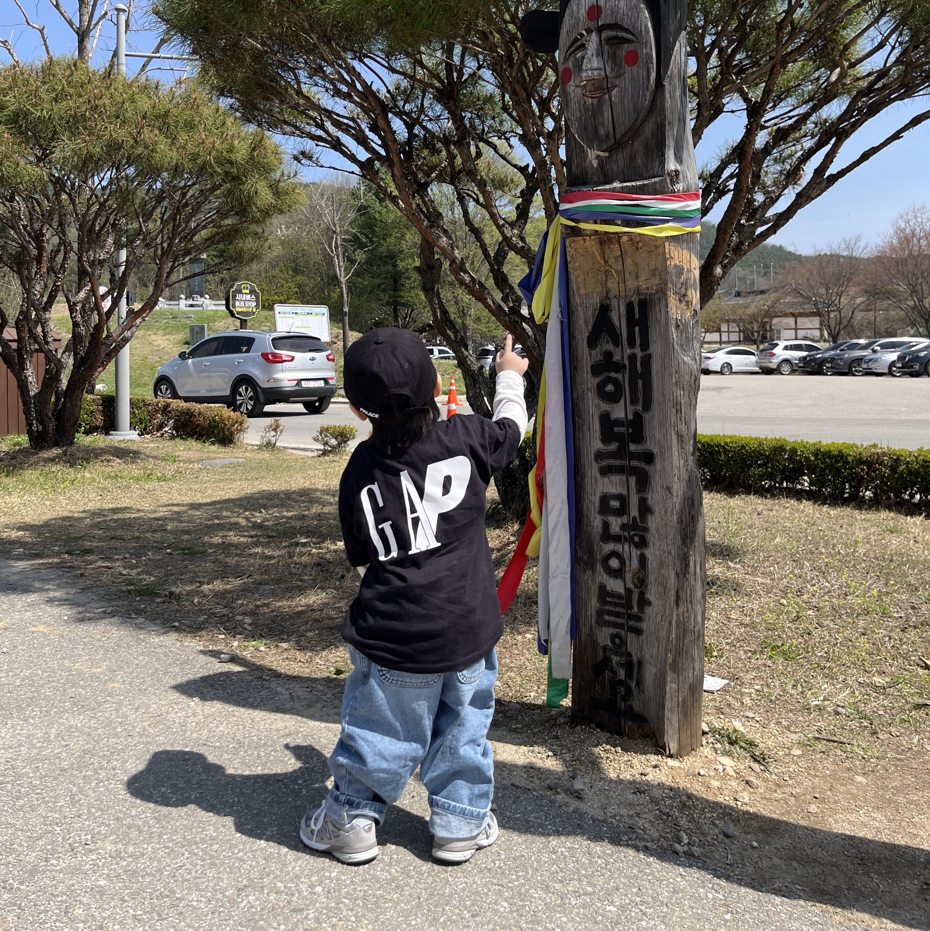 (Kids) Palace x Gap T-Shirt Black - 24SS, (Kids) Palace x Gap Duck 6-Panel Black - 24SS 착용 스타일 - 3