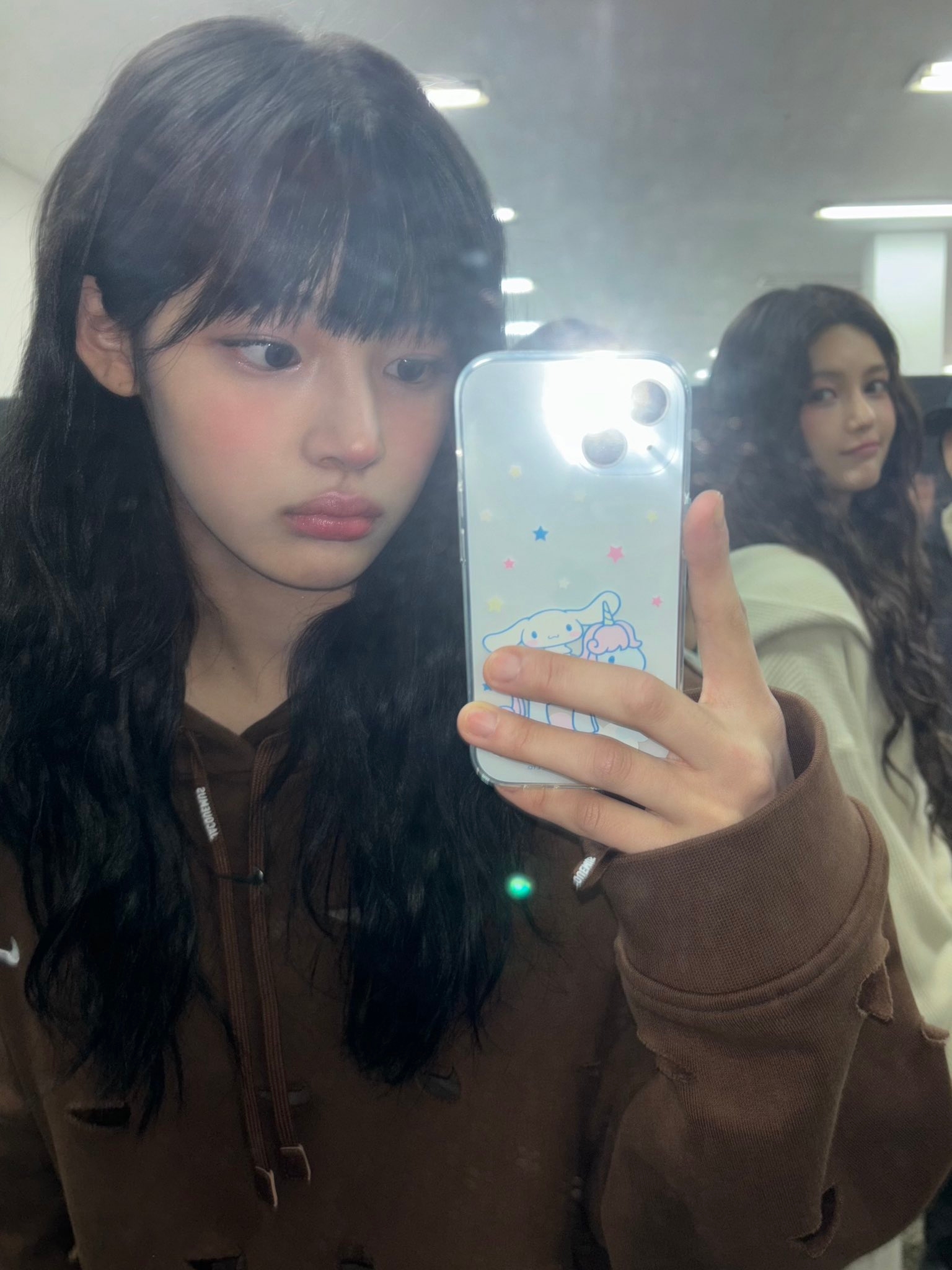 Nike x Jacquemus Swoosh Hoodie Cacao Wow - Asia 착용 스타일 - 3