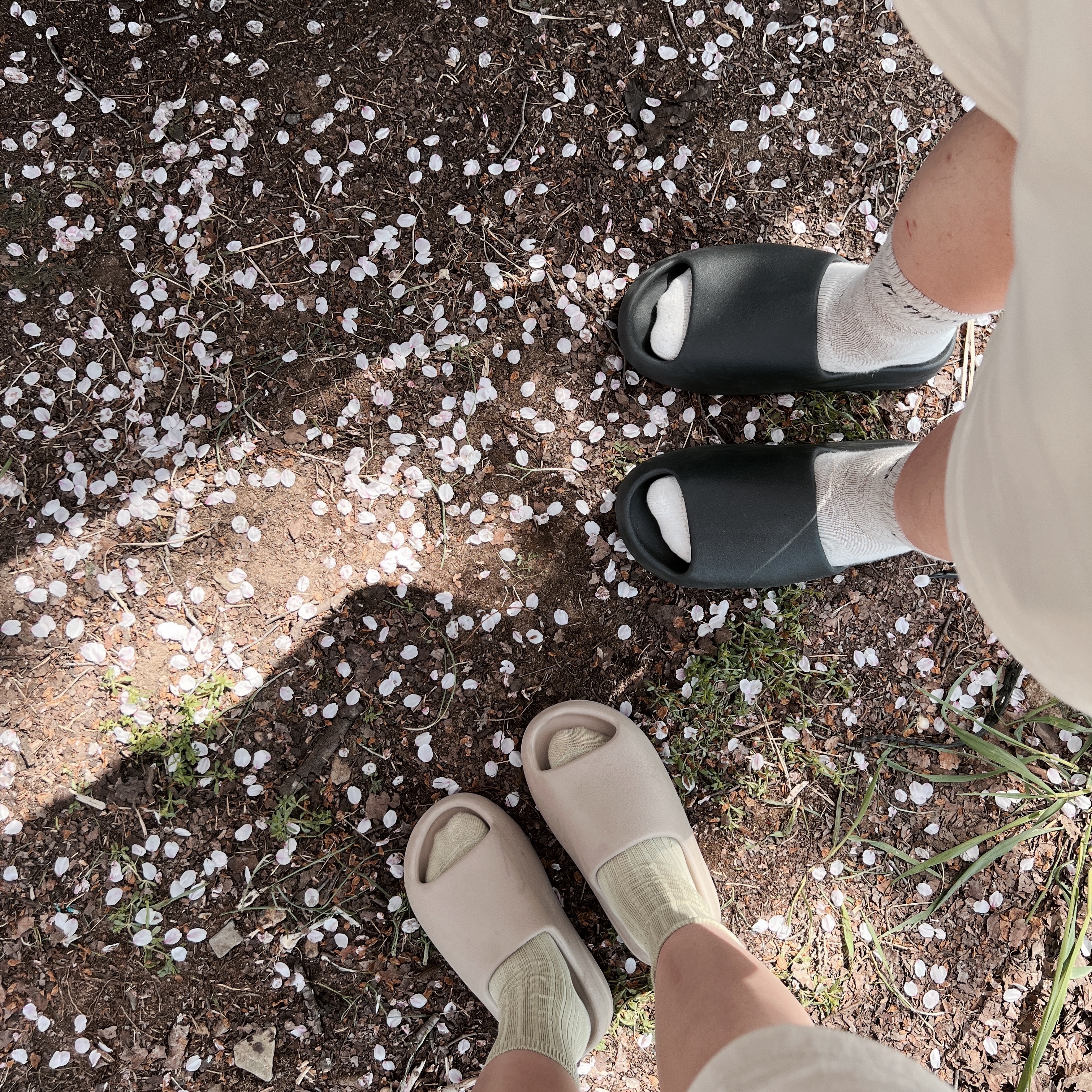 Adidas Yeezy Slide Onyx, Adidas Yeezy Slide Bone 2022/2023 착용 스타일