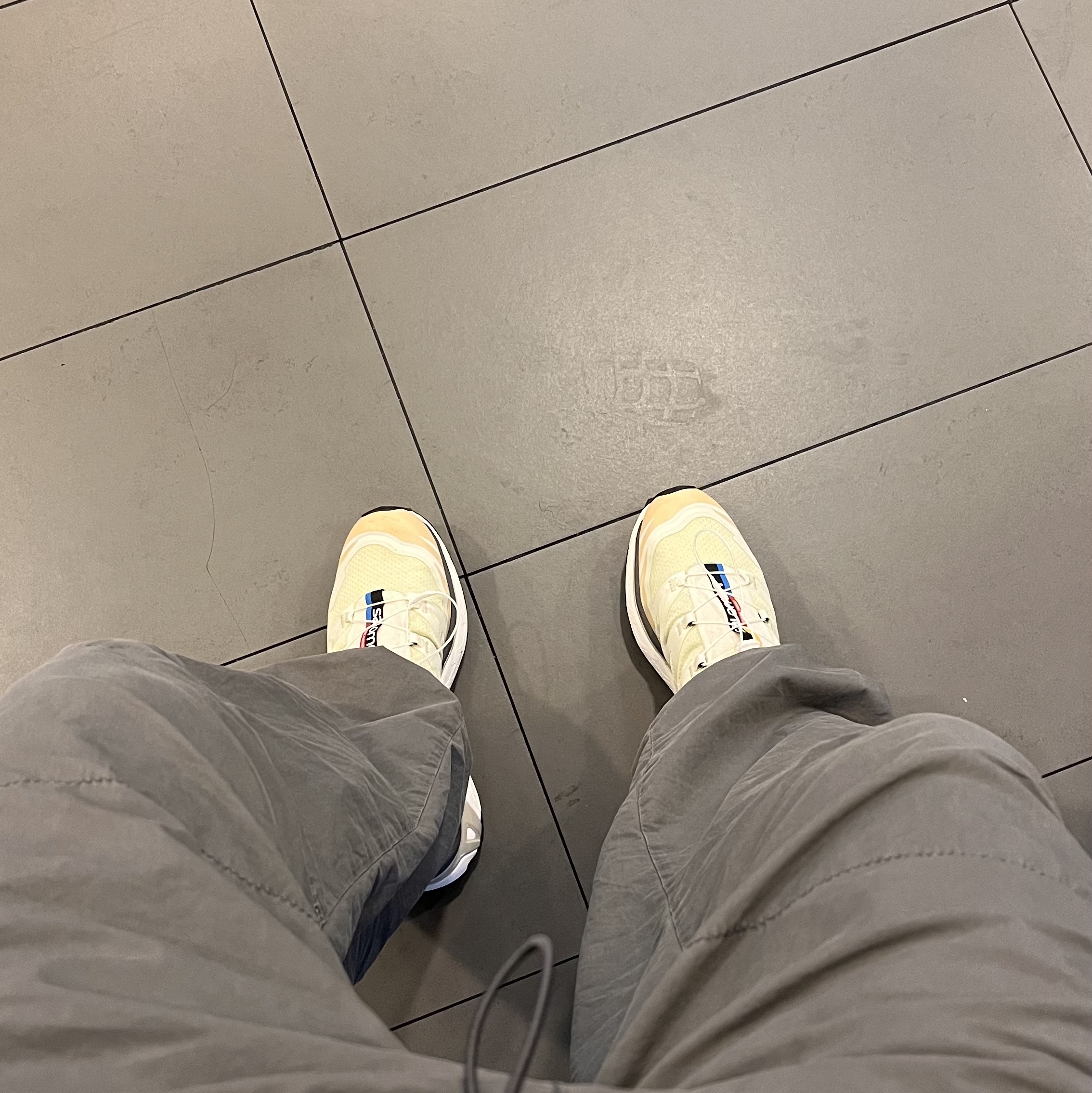 Salomon XT-6 Aloe Wash Hazelnut 착용 스타일 - 2