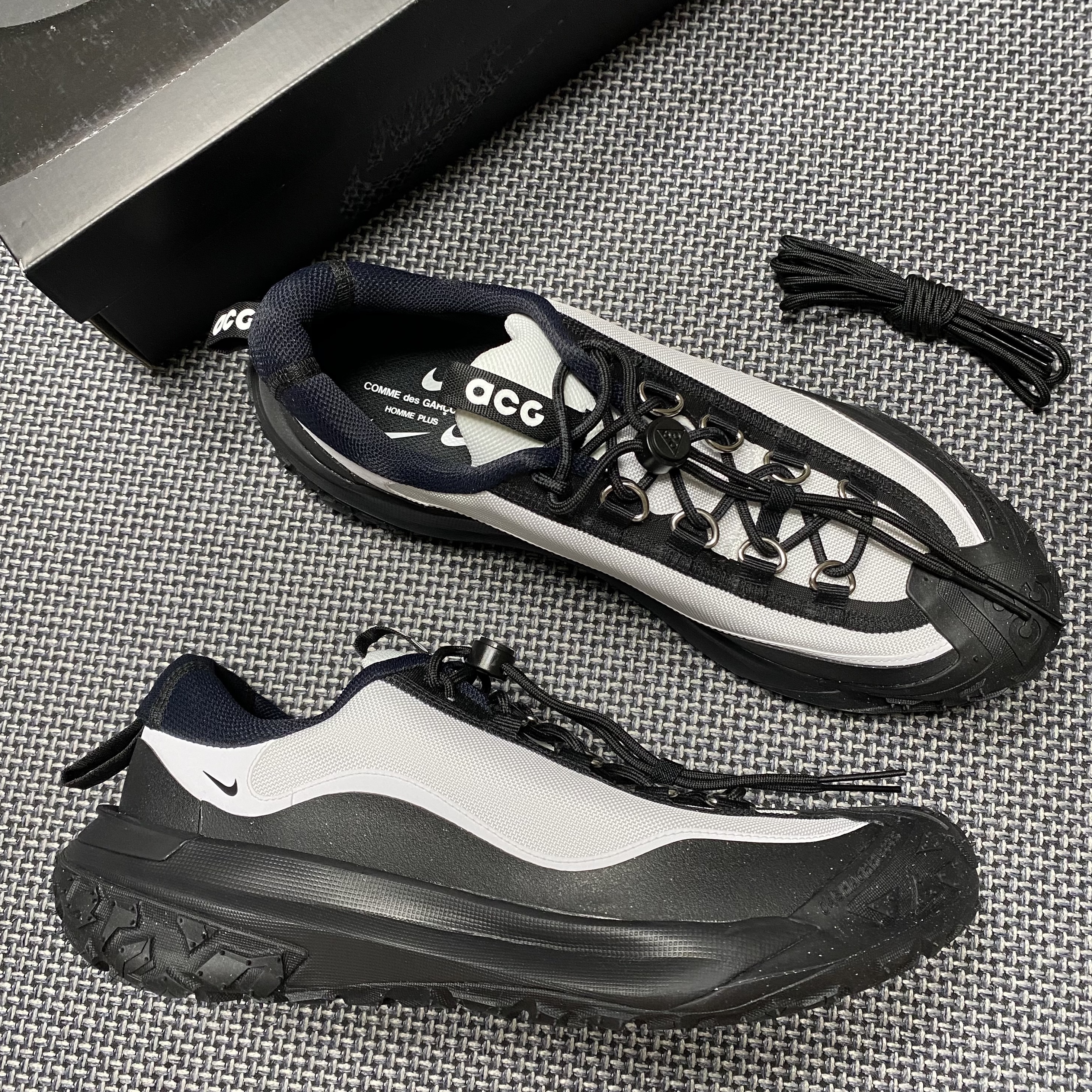 Nike x Comme des Garcons Homme Plus ACG Mountain Fly 2 Low Black White 착용 스타일