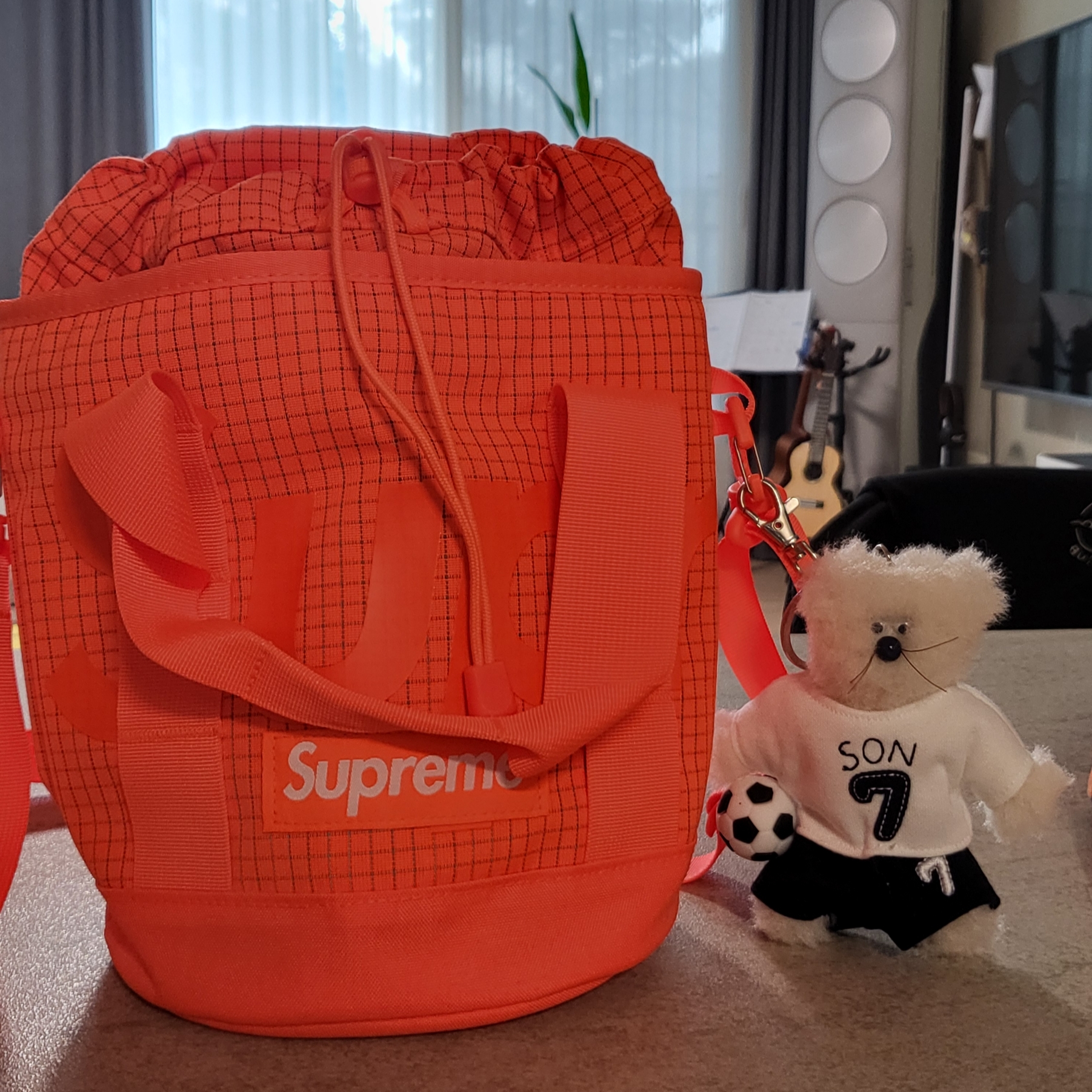 [예약 배송] NOS7 x Monamhee SON.hee Cream, Supreme Cinch Bag Orange - 24SS 착용 스타일 - 1