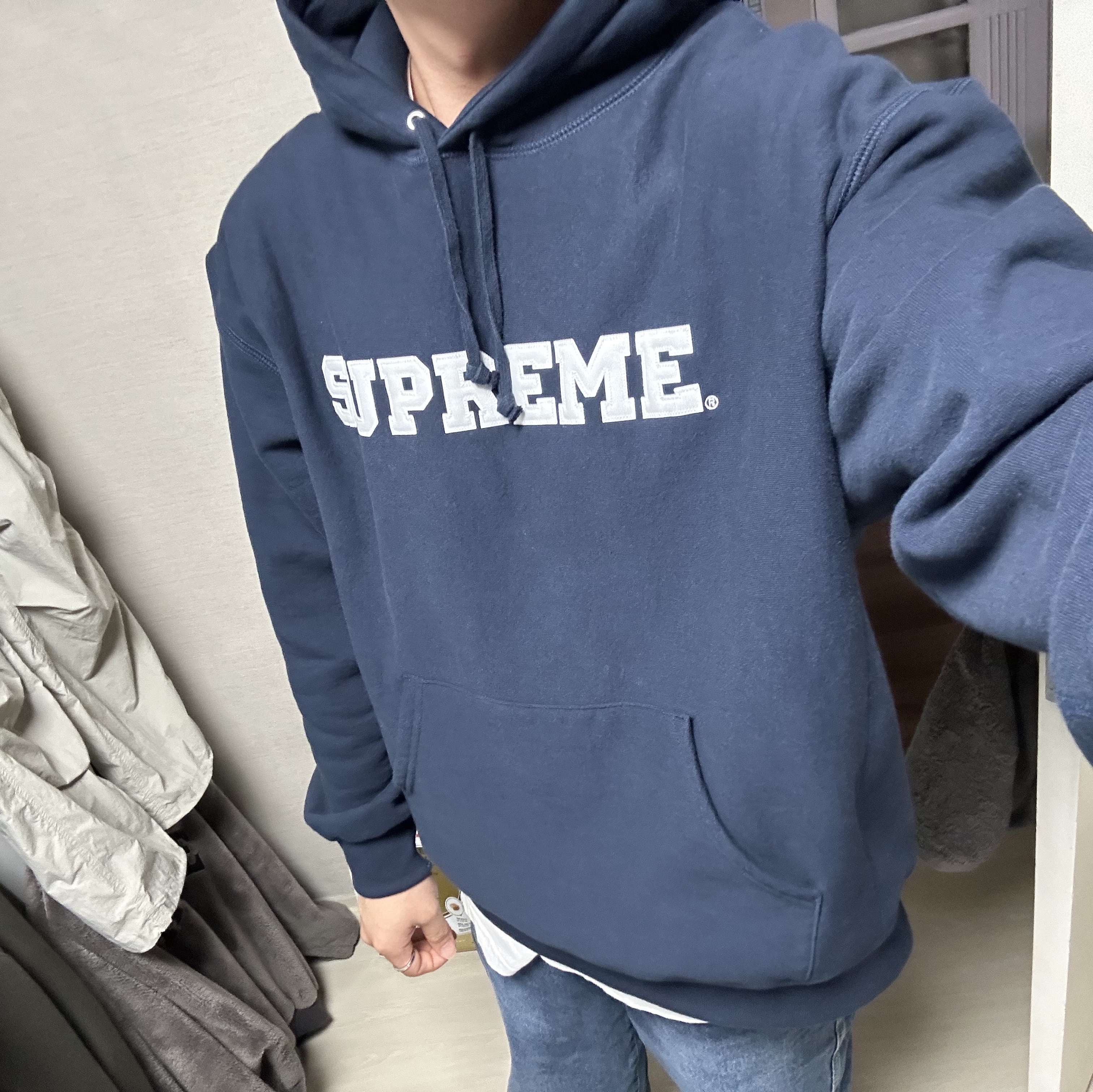 Supreme Collegiate Hooded Sweatshirt Navy - 24SS 착용 스타일
