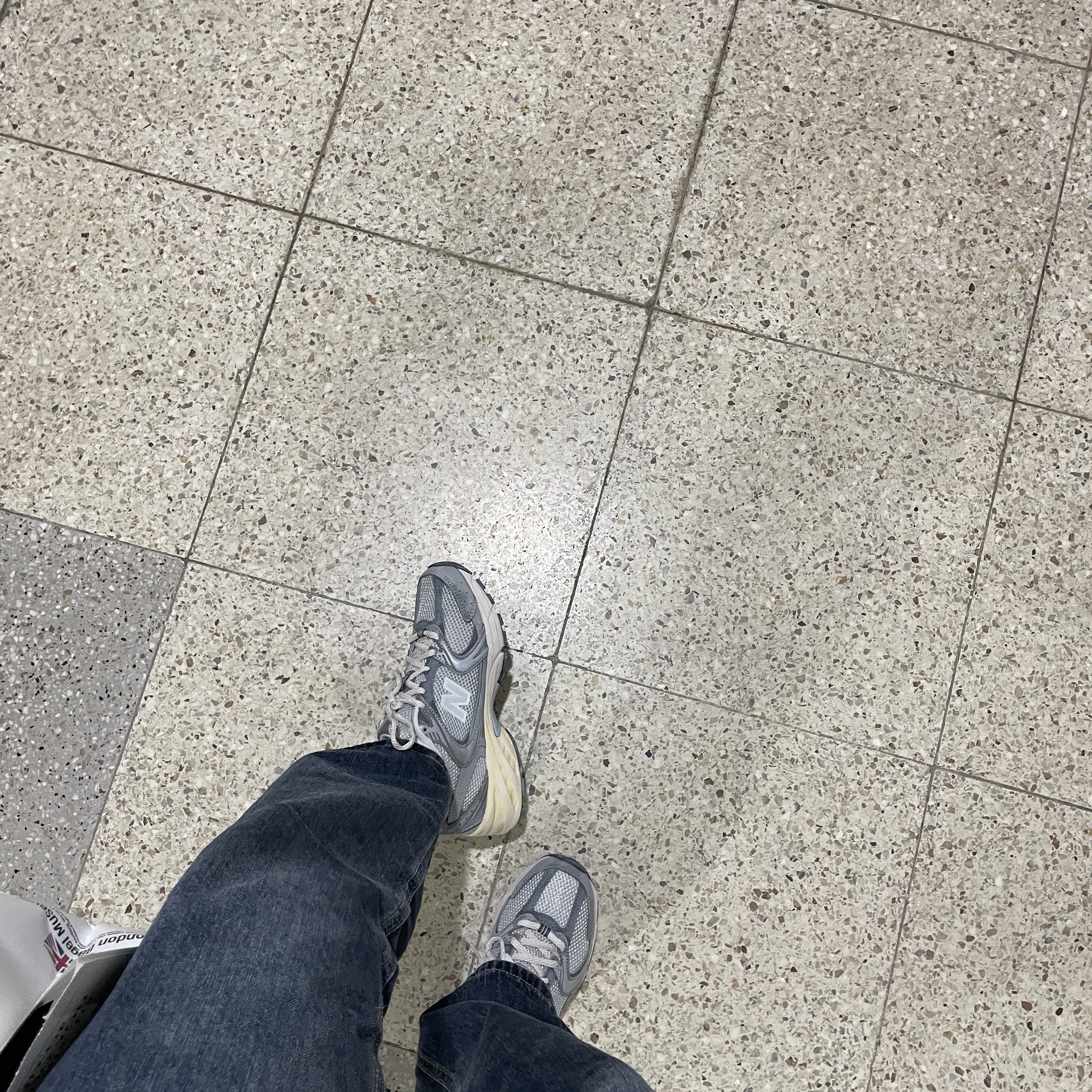 New Balance 530 Premium Vintage Grey Matter 착용 스타일
