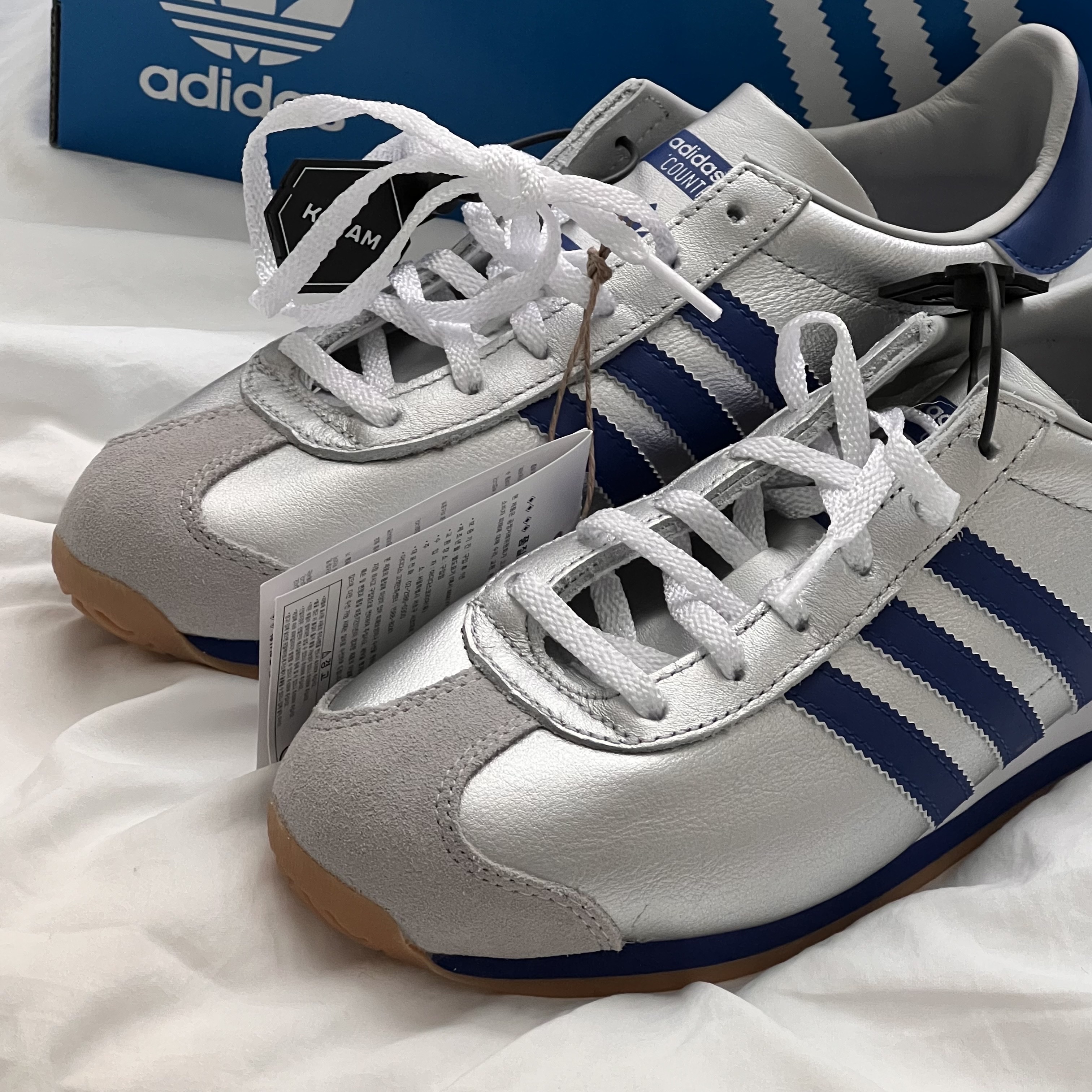 Adidas Country OG Matte Silver Bright Blue 착용 스타일 - 2