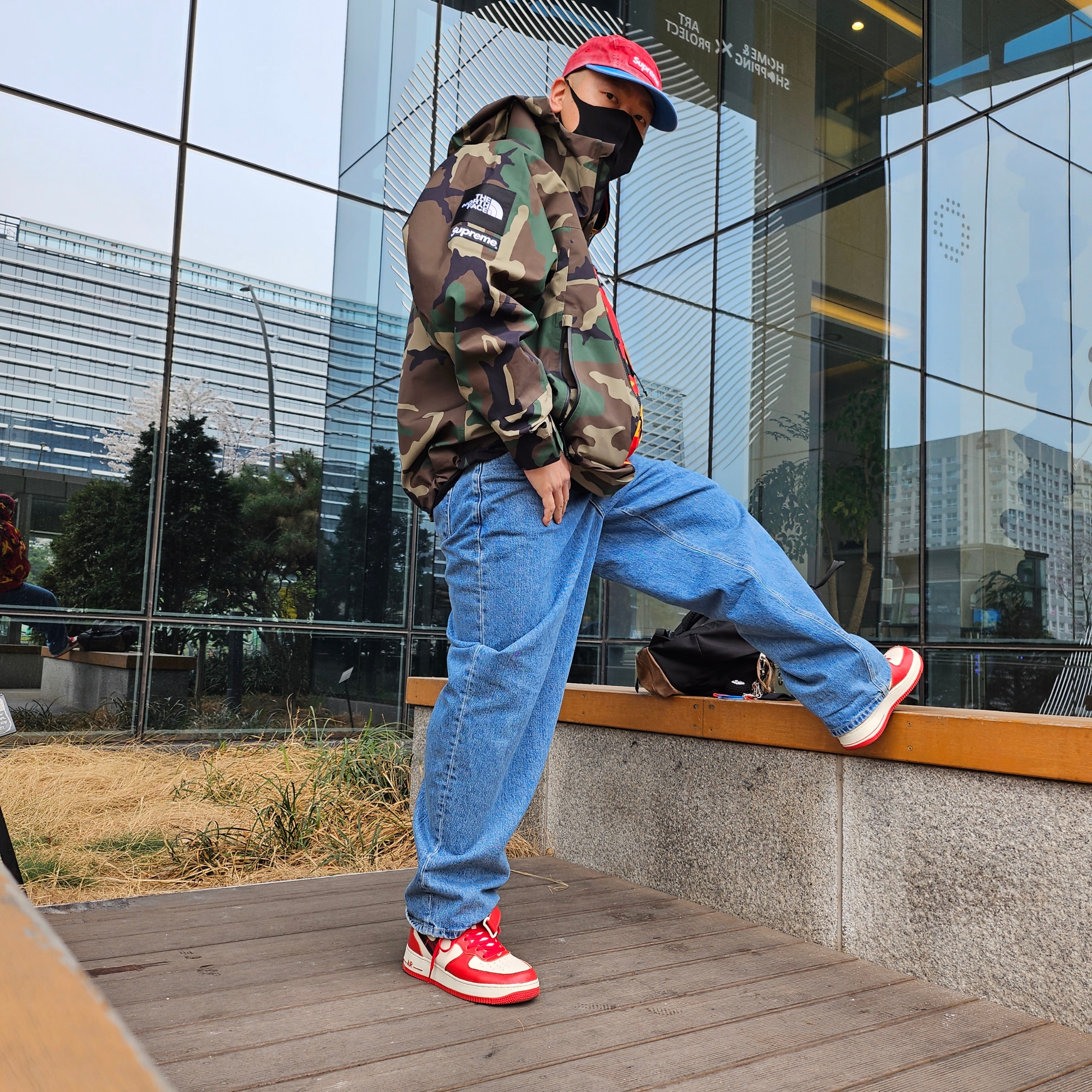 Supreme Pigment 2-Tone Camp Cap Red - 24SS, Supreme x The North Face Split Taped Seam Shell Jacket Camo - 24SS 착용 스타일 - 2