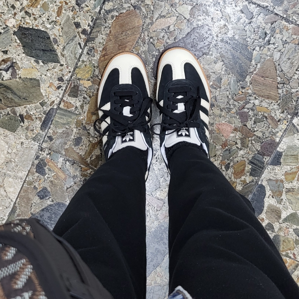 (W) Adidas Samba OG Core Black Wonder White 착용 스타일