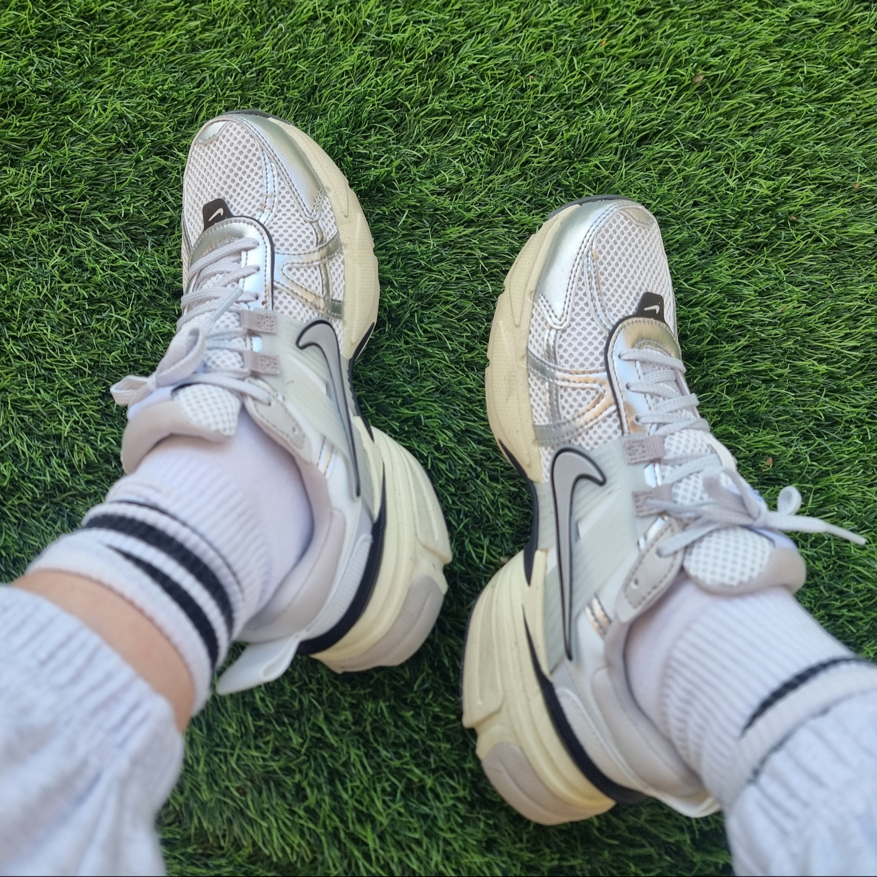 Nike V2K Run Summit White Metallic Silver 착용 스타일