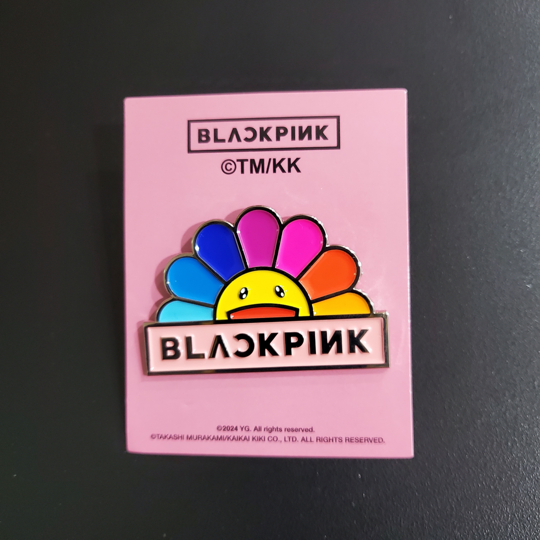 Kaikai Kiki x Blackpink Enamel Pin Rainbow Flower 착용 스타일