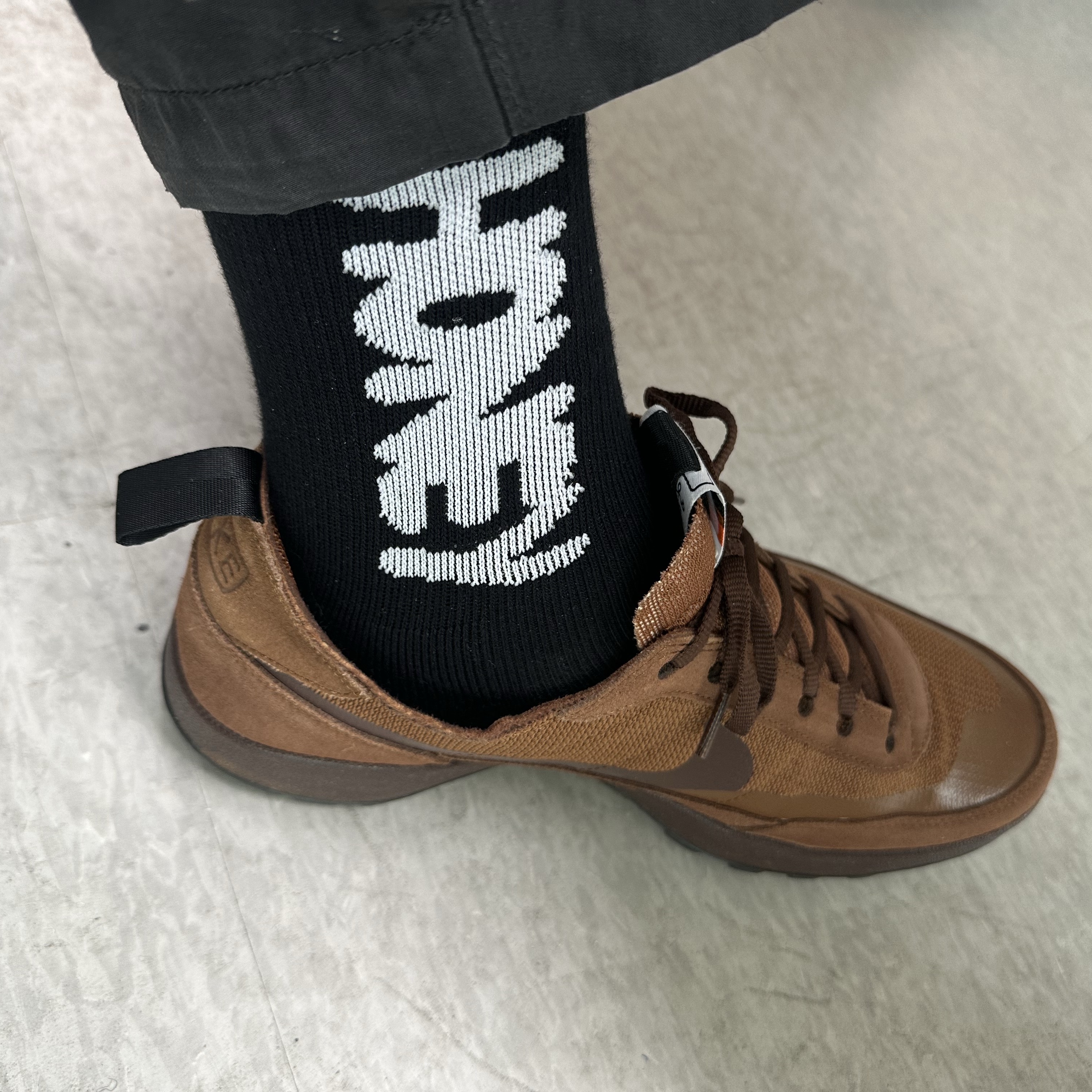 Nike x Tom Sachs General Purpose Shoe Brown, Honey Scoop House Honey Logo Socks 2Pack Multi 착용 스타일