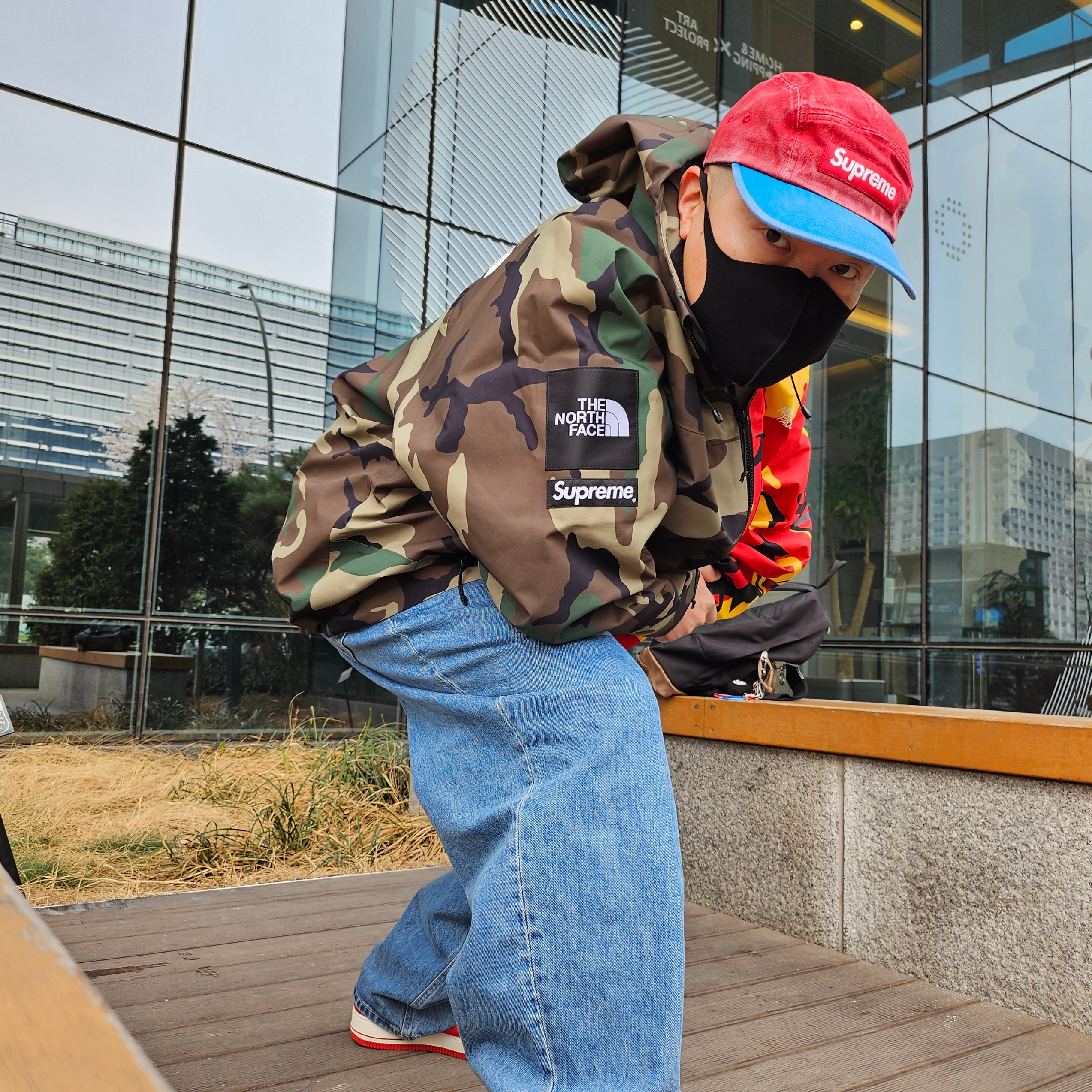 Supreme Pigment 2-Tone Camp Cap Red - 24SS, Supreme x The North Face Split Taped Seam Shell Jacket Camo - 24SS 착용 스타일 - 1