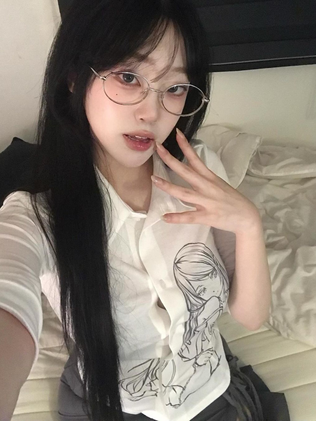[KREAM 단독] Bonnae Women Three-quarter sleeve shirt White 착용 스타일