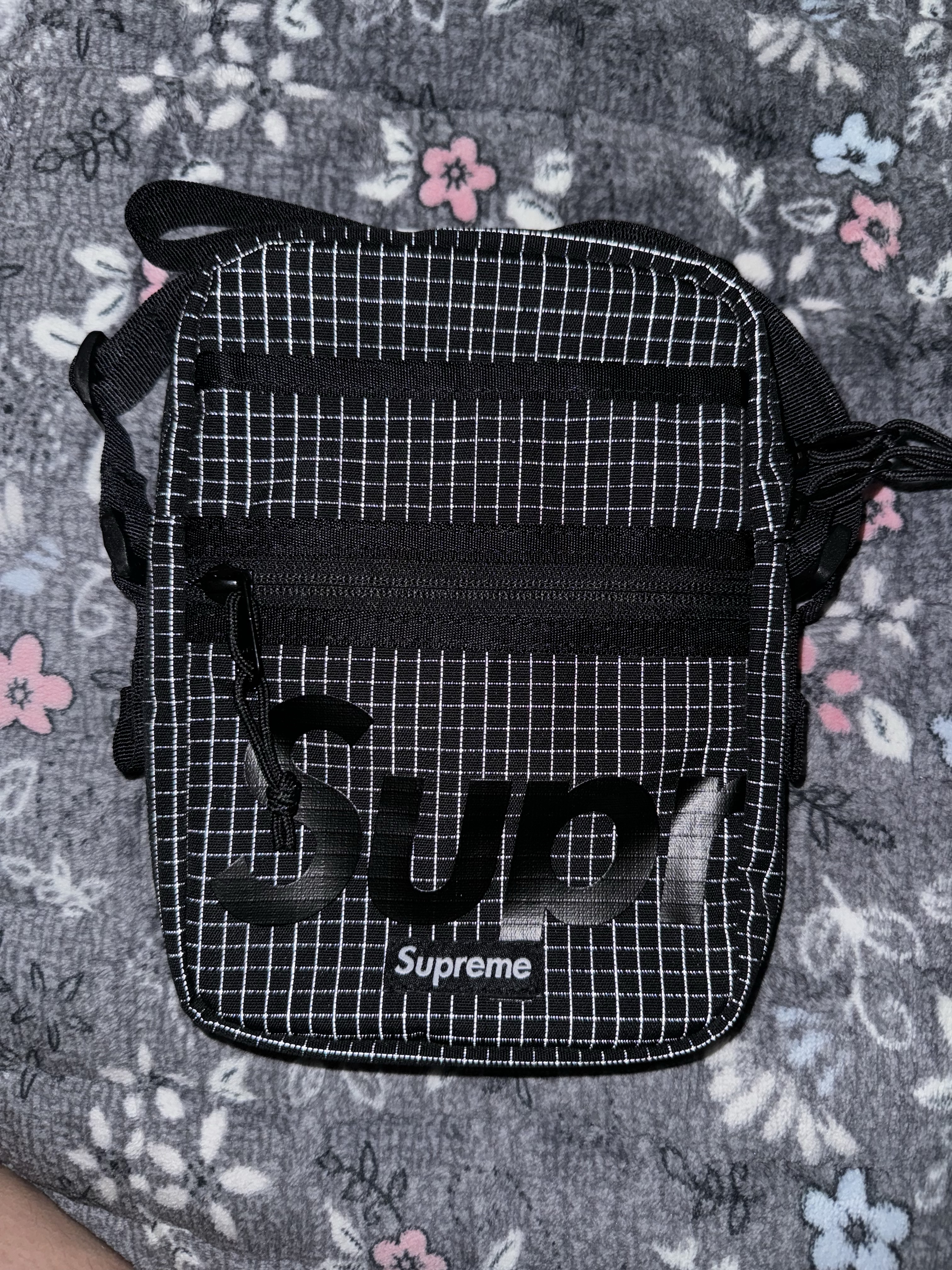 Supreme Shoulder Bag Black - 24SS 착용 스타일 - 2