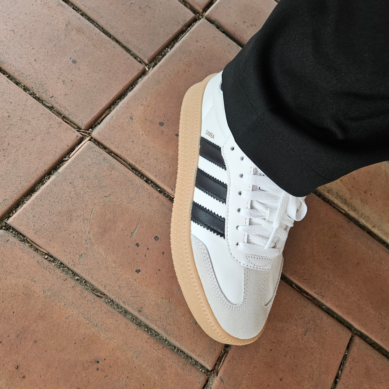 Adidas Samba XLG White Black Gum 착용 스타일 - 2