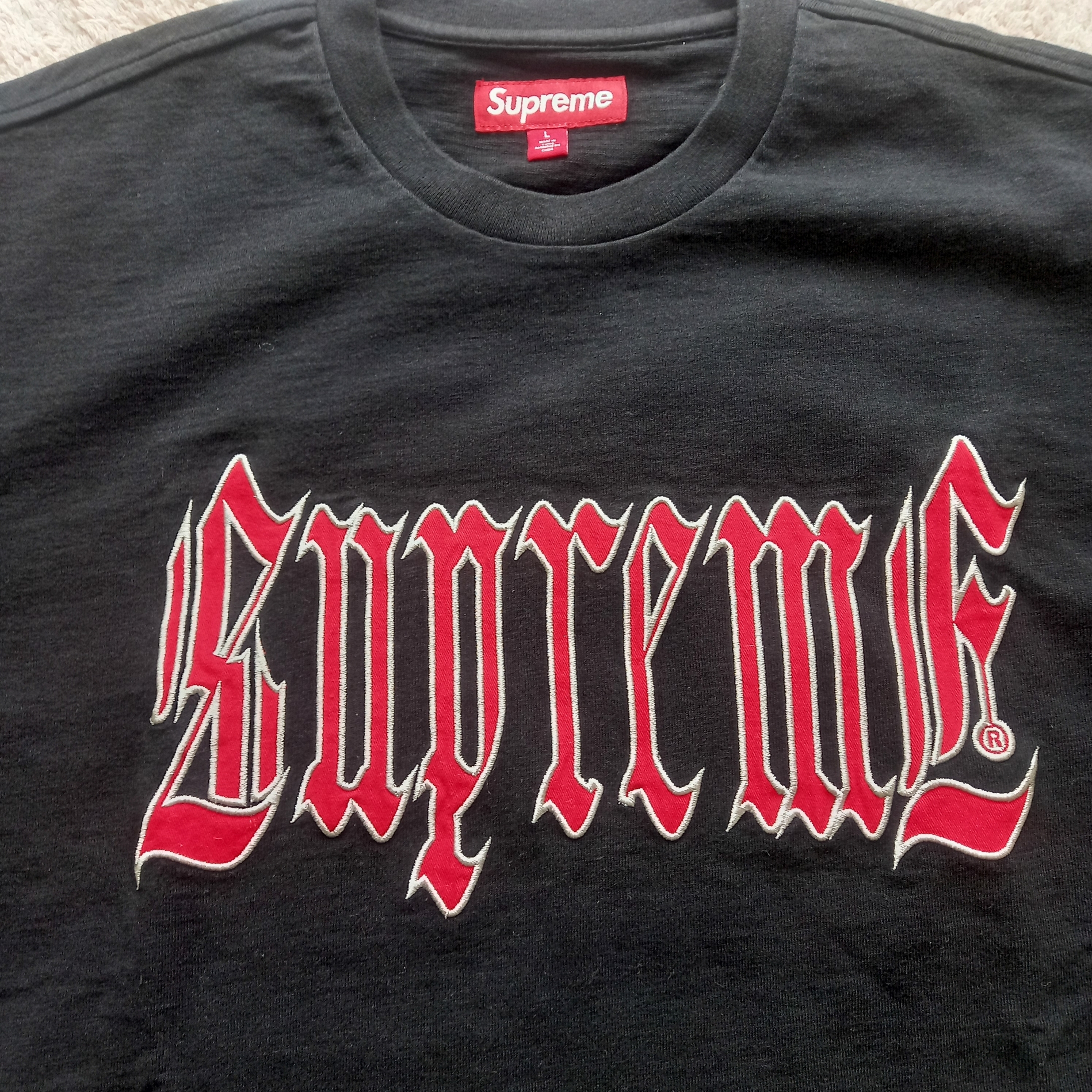 Supreme Old English S/S Top Black - 24SS, Supreme x The North Face Split 6-Panel Black - 24SS 착용 스타일 - 4