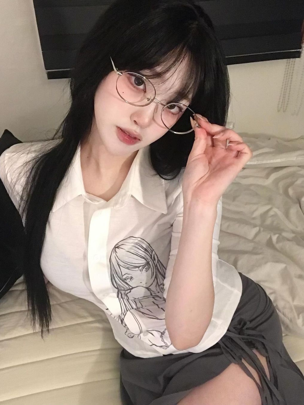 [KREAM 단독] Bonnae Women Three-quarter sleeve shirt White 착용 스타일