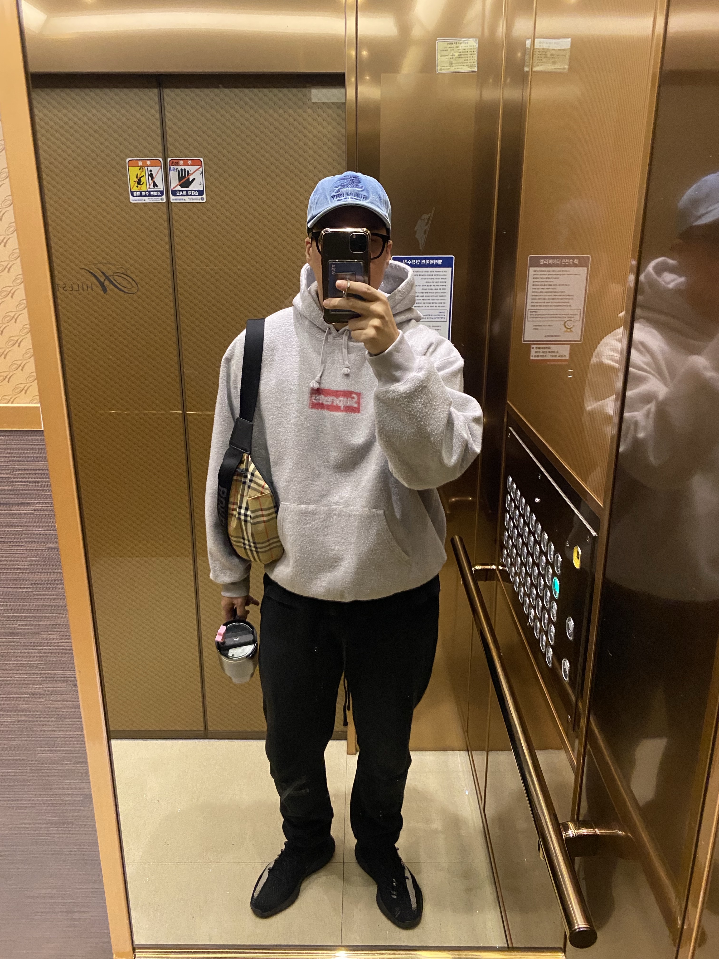 Supreme Inside Out Box Logo Hooded Sweatshirt Heather Grey - 23SS, Adidas Yeezy Boost 350 V2 Core Black White 2022 착용 스타일