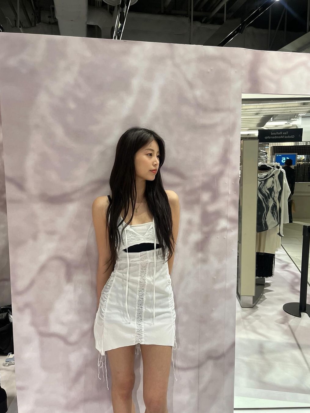 [KREAM 단독] Bonnae Women Cross Cut Out Dress Black, [KREAM 단독] Bonnae Women Cross Cut Out Dress White 착용 스타일