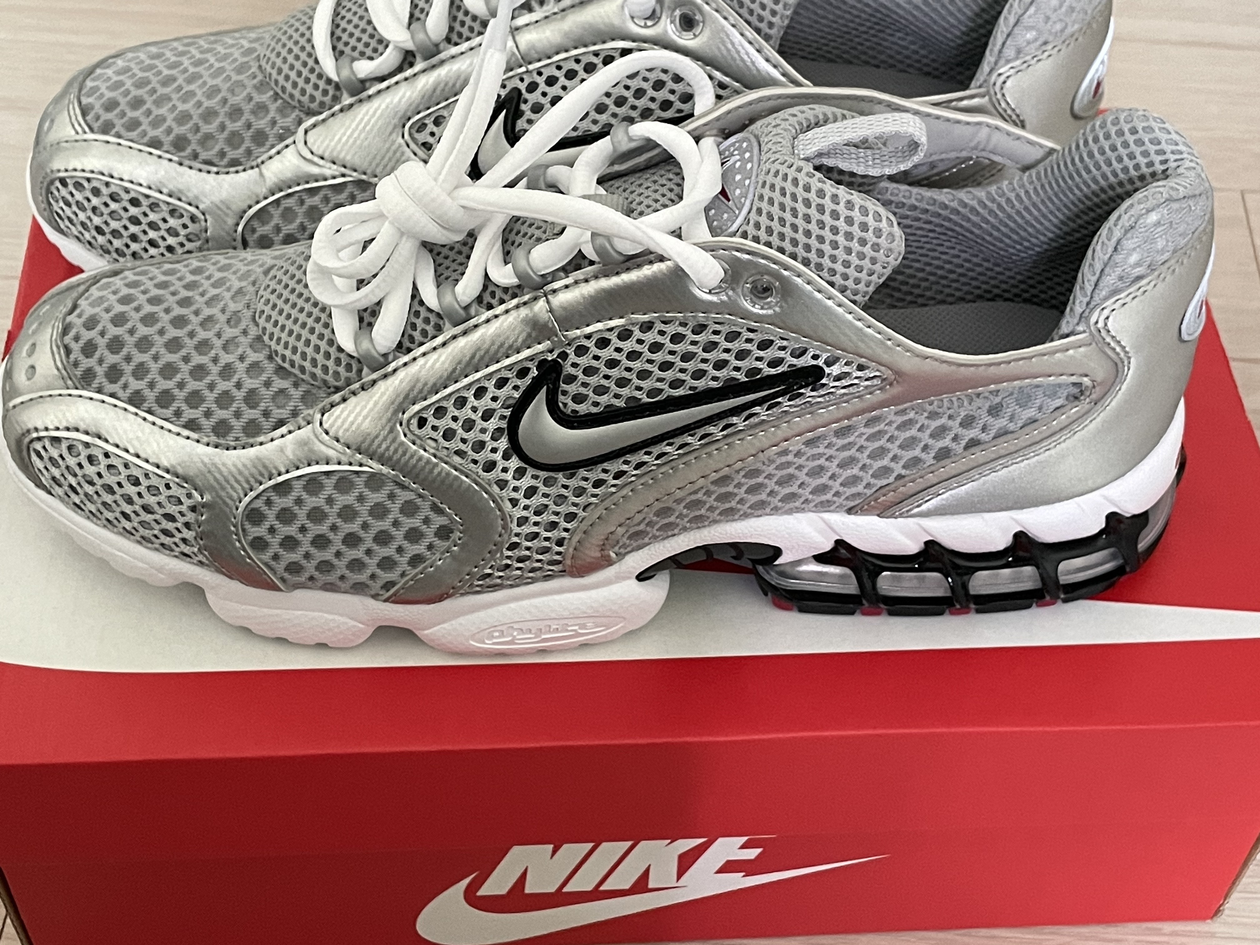 Nike Air Zoom Spiridon Cage 2 Metallic Silver 착용 스타일 - 2