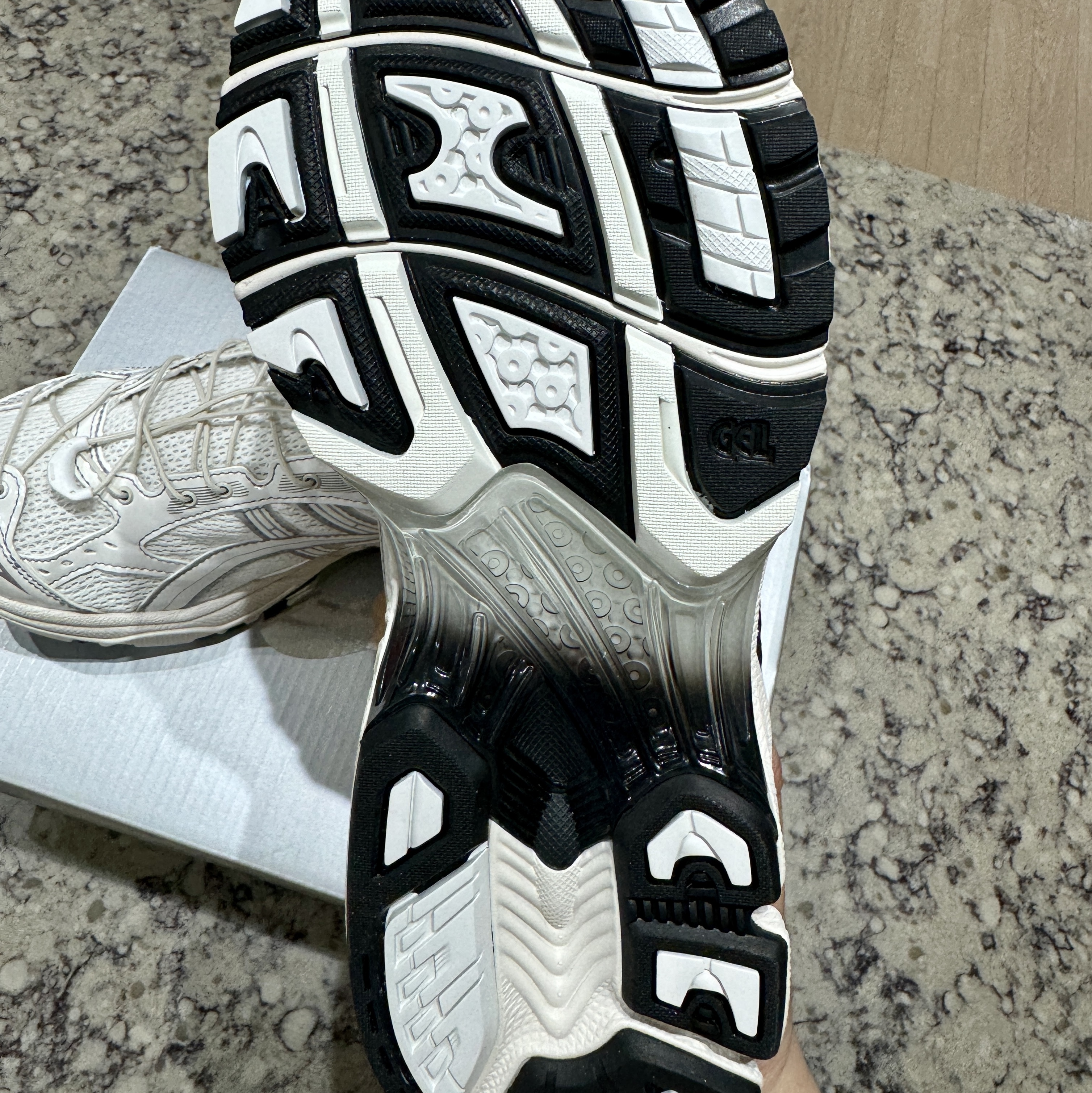Asics x Unaffected Gel-Kayano 14 Galaxy White 착용 스타일 - 3