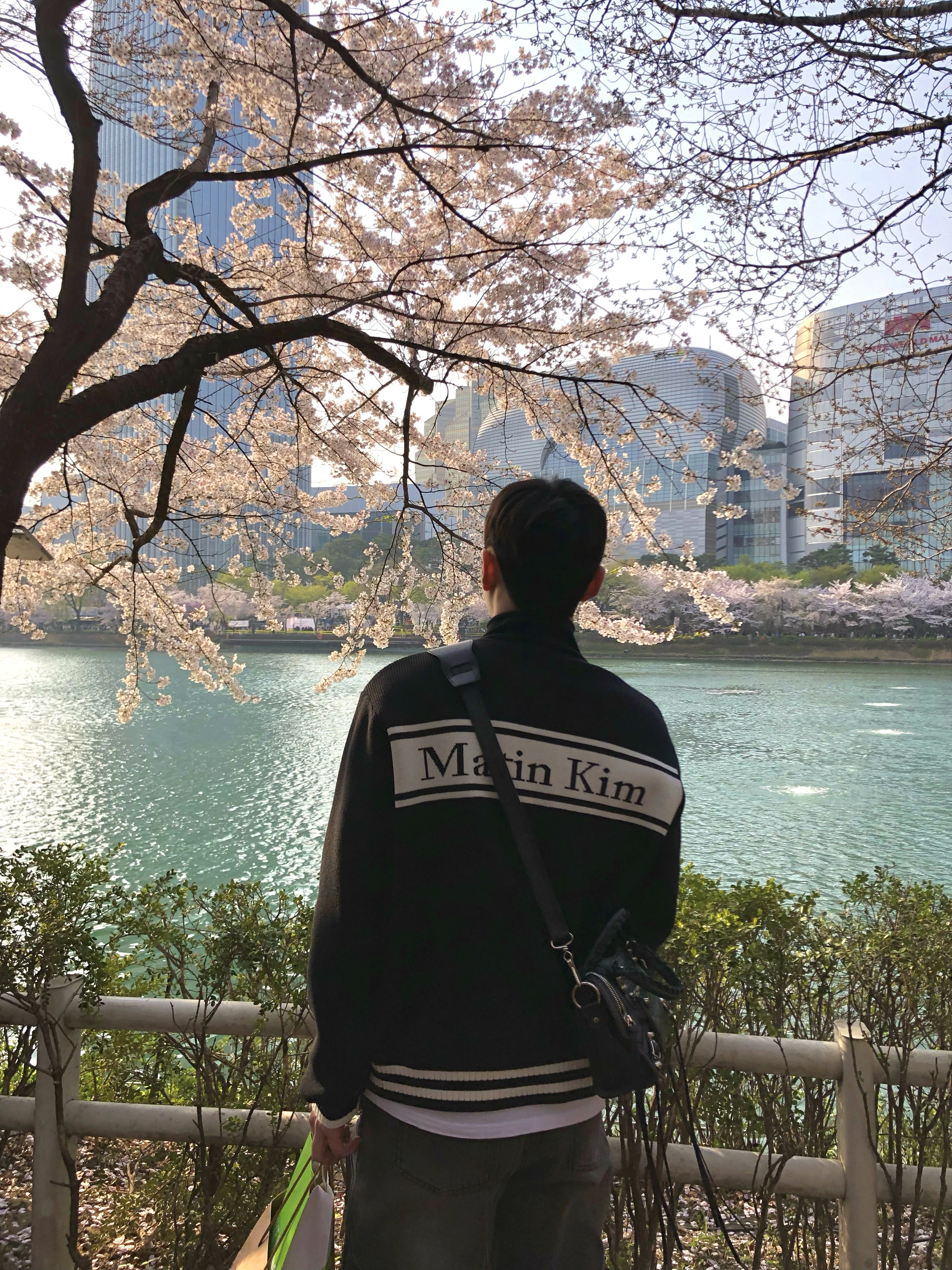 Matin Kim Spell Point Stripe Knit Cardigan Black 착용 스타일